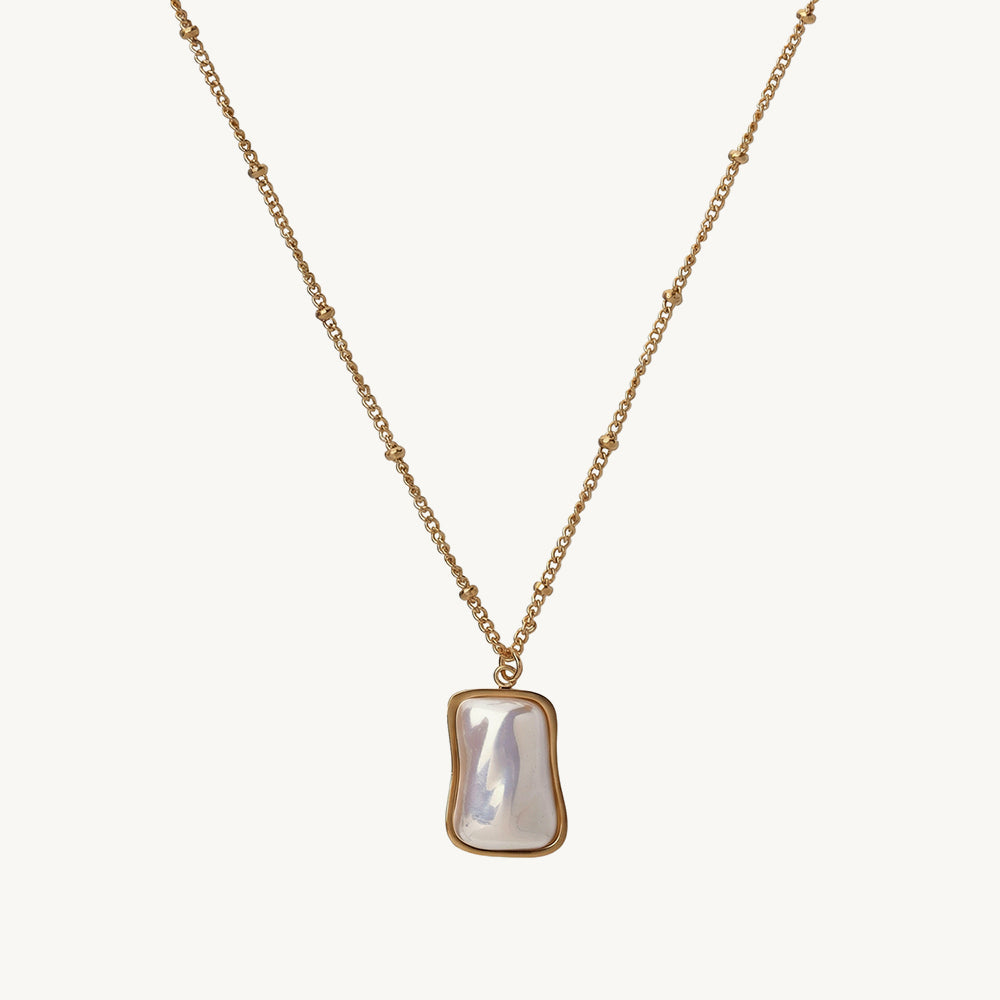 Soft Glow Pearl Frame Necklace