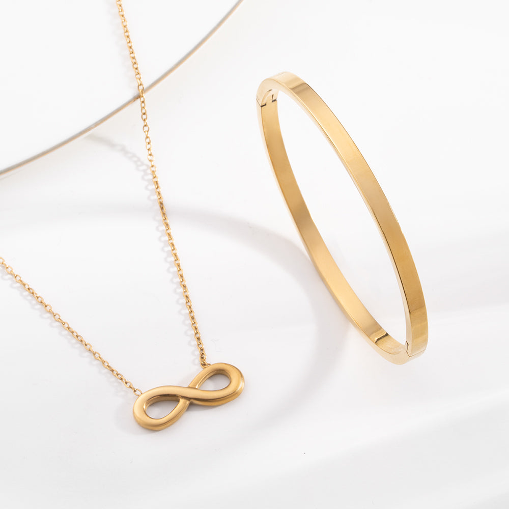 Infinity Curve Essential Set