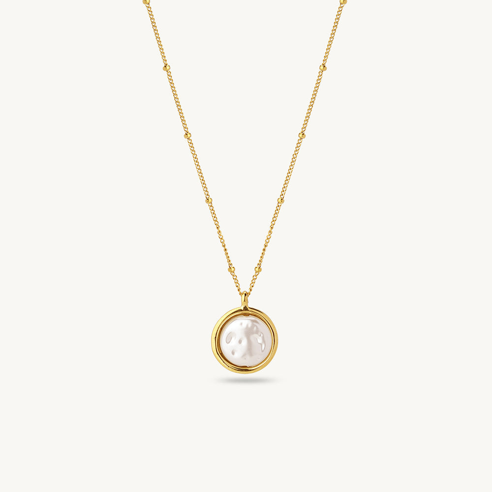 Elegant Circle Pearl Pendant Necklace