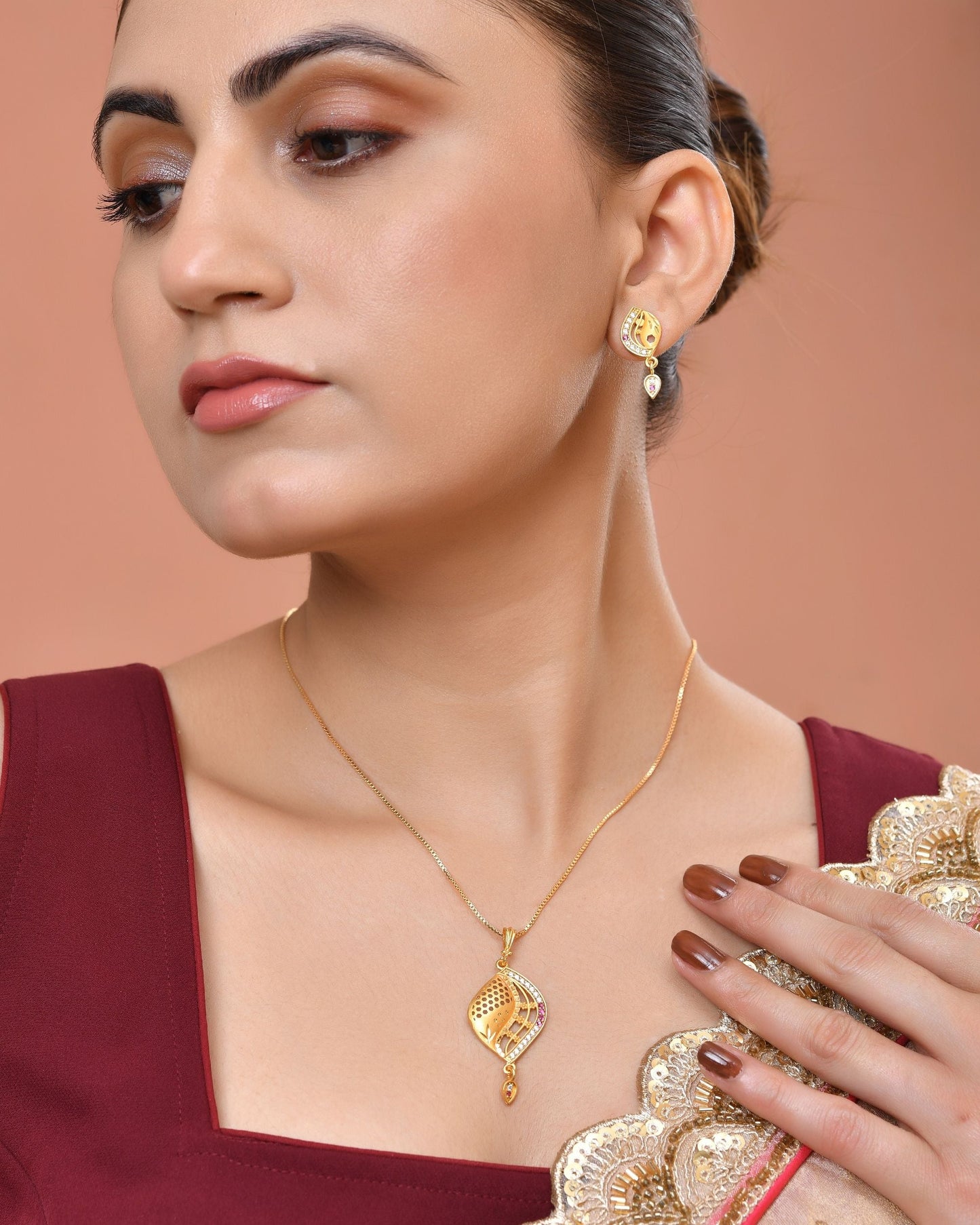 VOJ Gold Plated Simple Chain With Pendant And Earrings Set