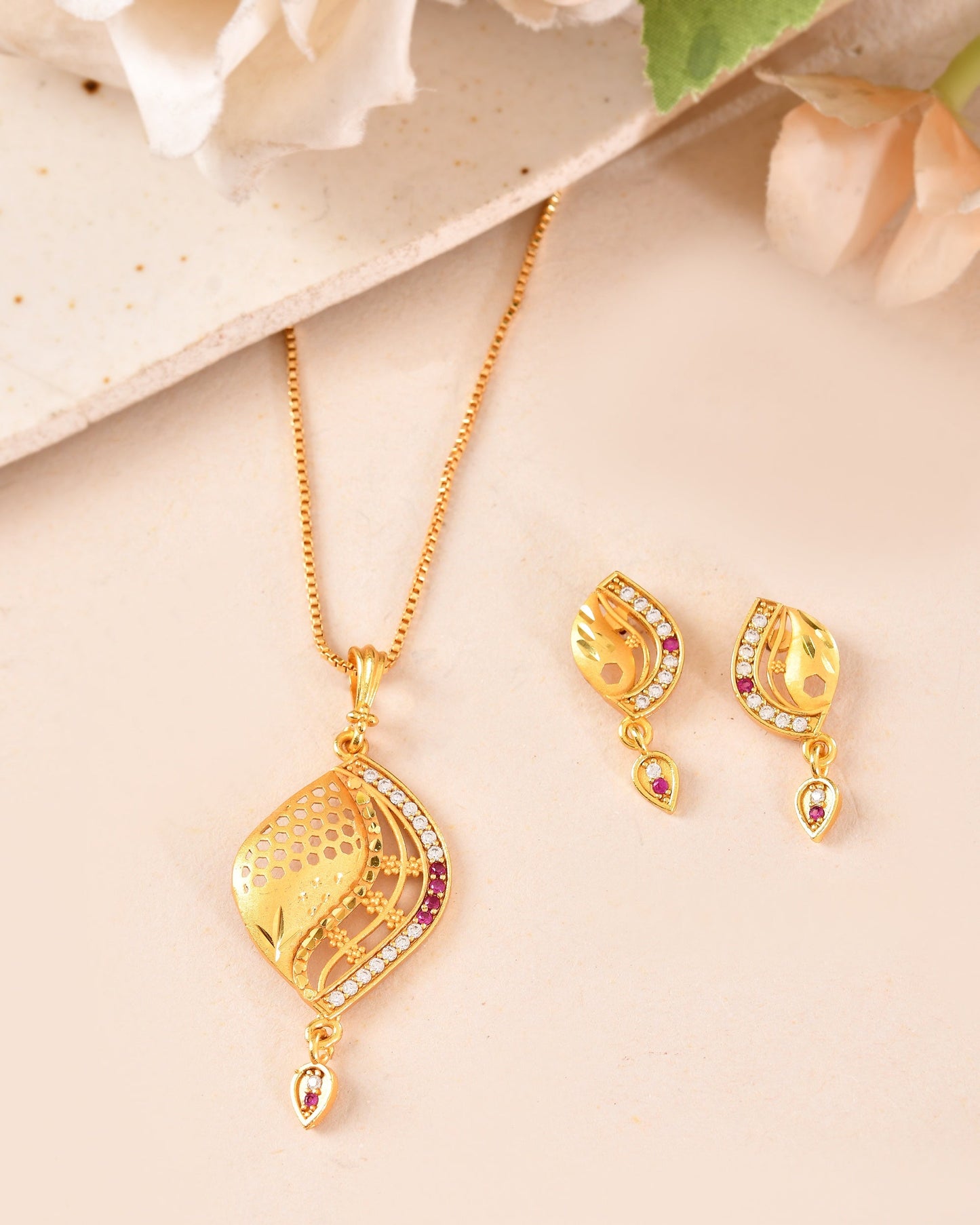 VOJ Gold Plated Simple Chain With Pendant And Earrings Set
