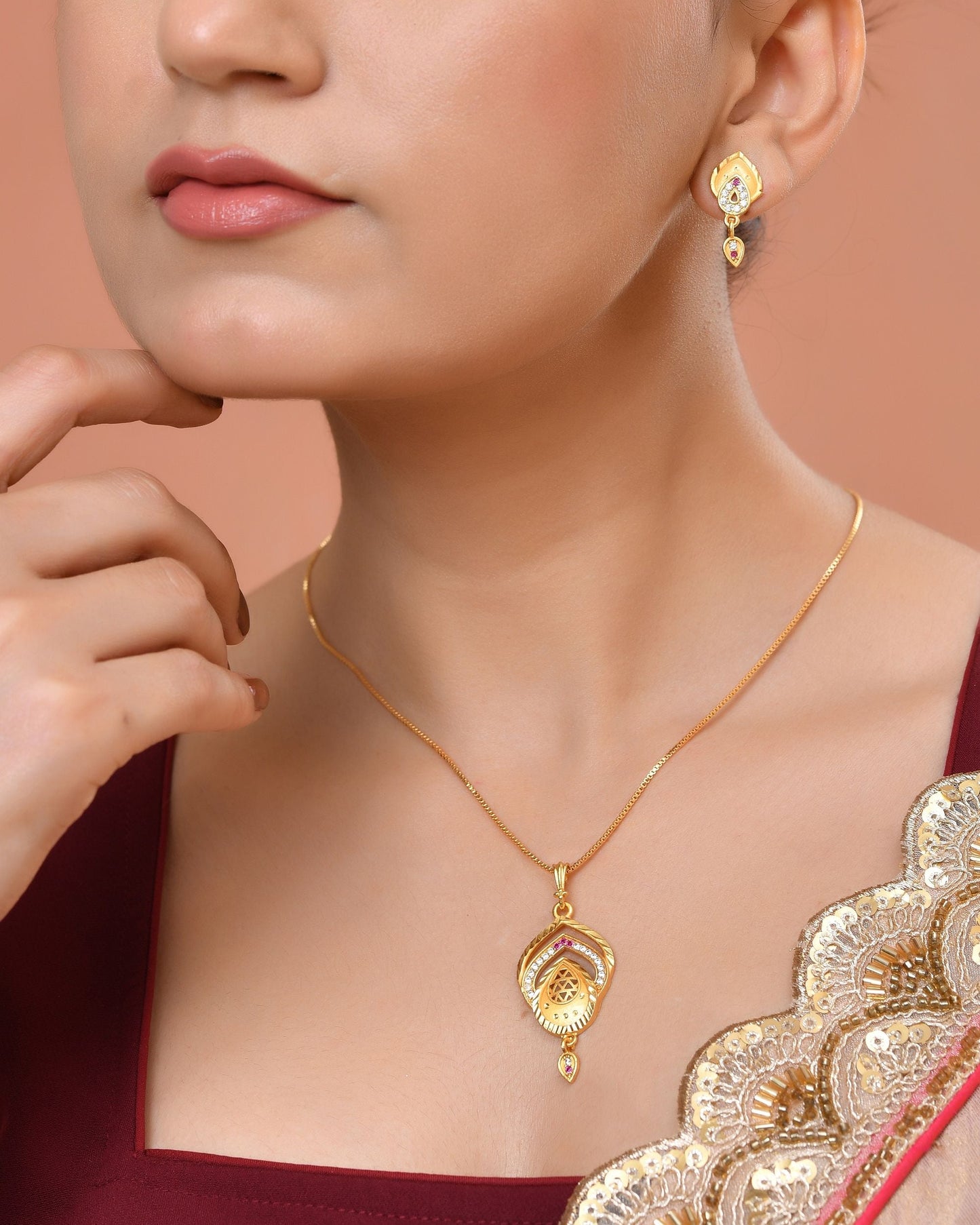 VOJ Gold Plated Teardrop Shaped Chain Set