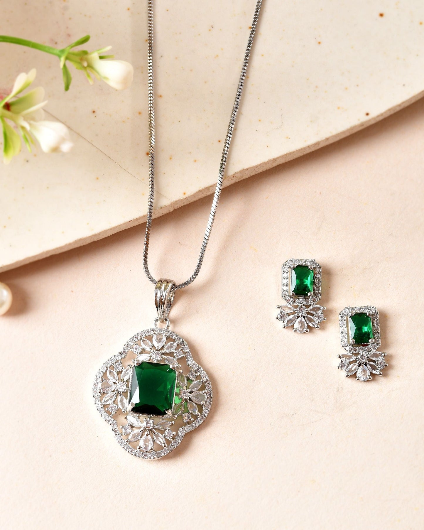 VOJ Silver Plated Green Rectangular Shaped Ad Chain Set