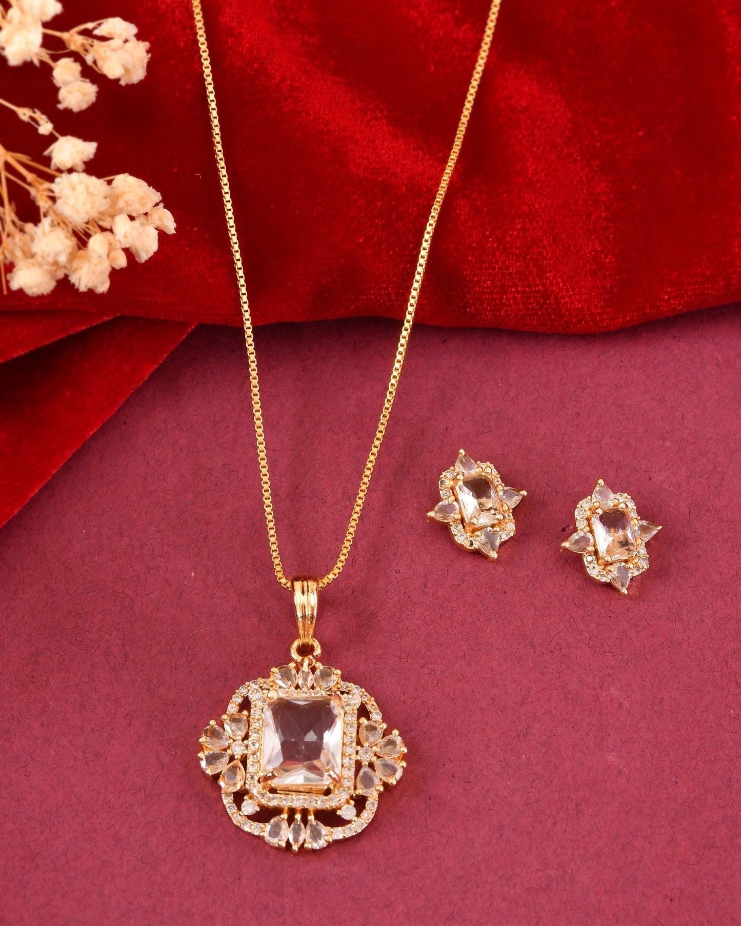 VOJ Gold Toned Rectangular Shaped Ad Chain Set