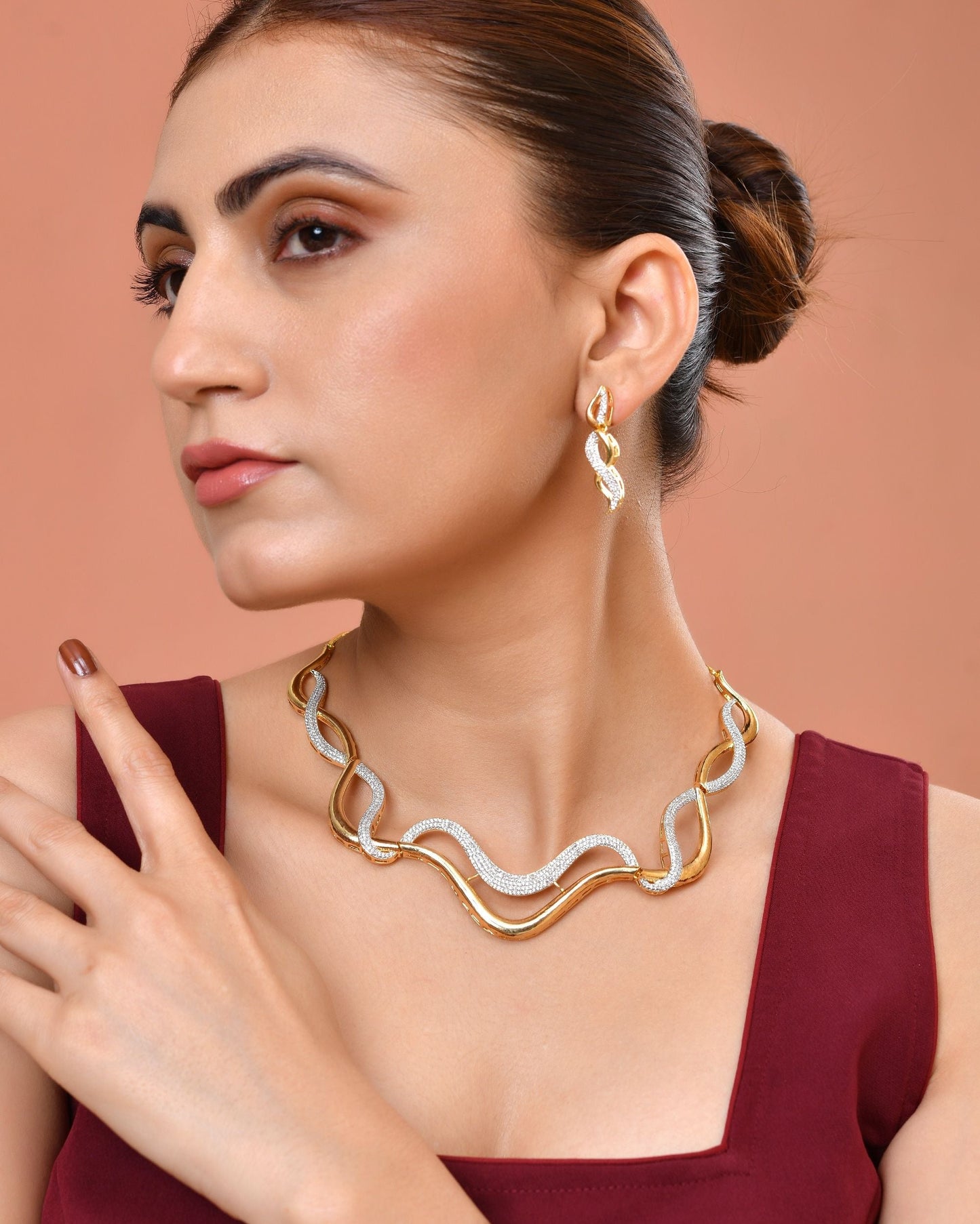 VOJ Gold Plated Waved Design Elegant Ad Jewellery Set