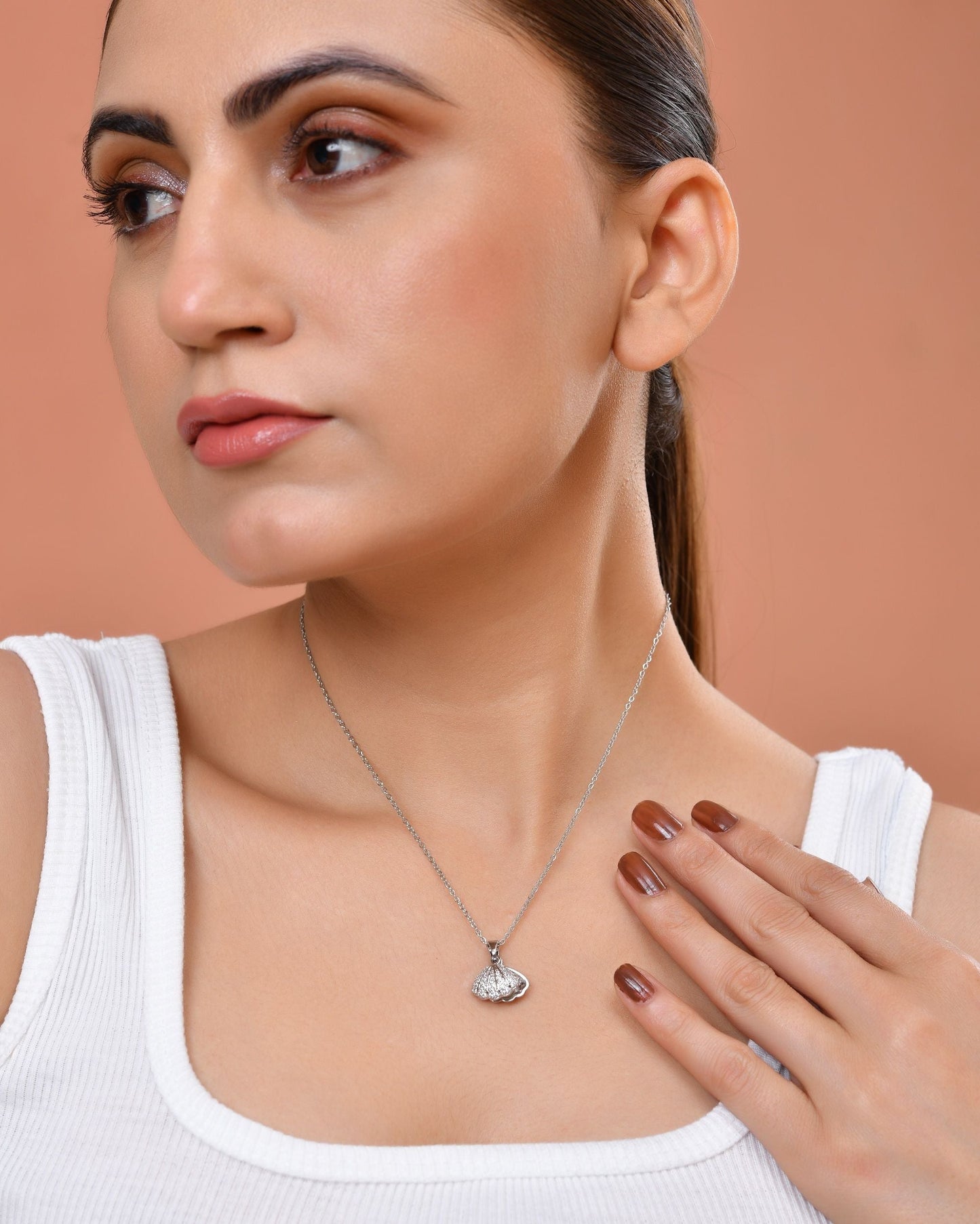 VOJ Elegant Silver-Plated Shell Design Pendant With Pearl Accent Necklace