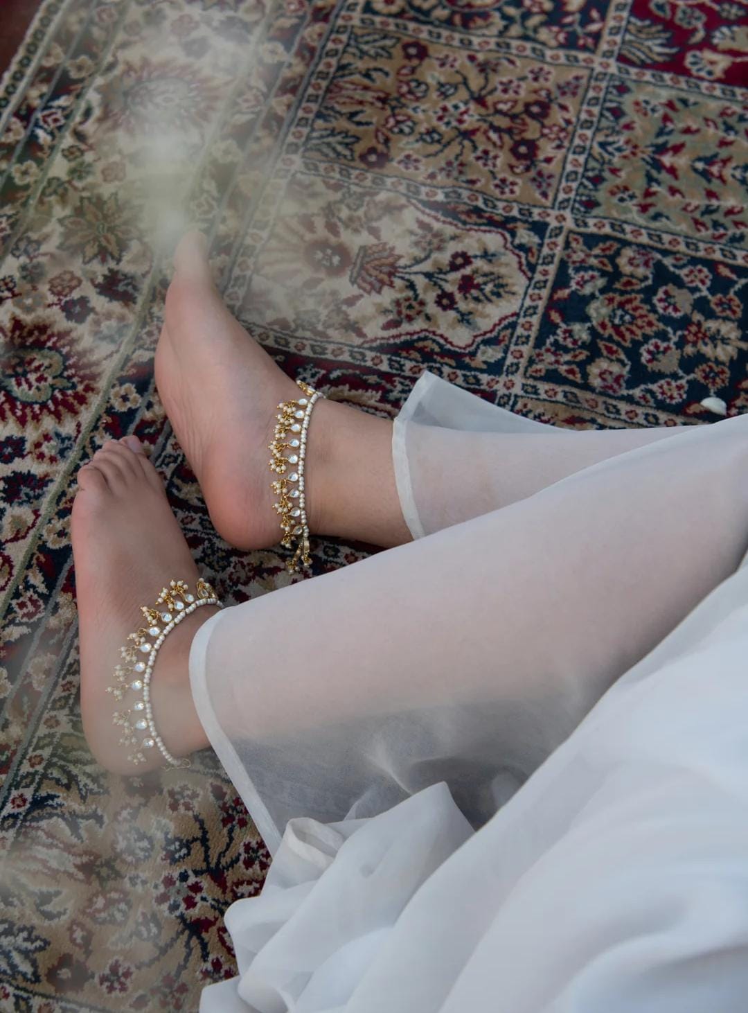 Vedika Serene Glow Elegant Pachi Kundan Anklet