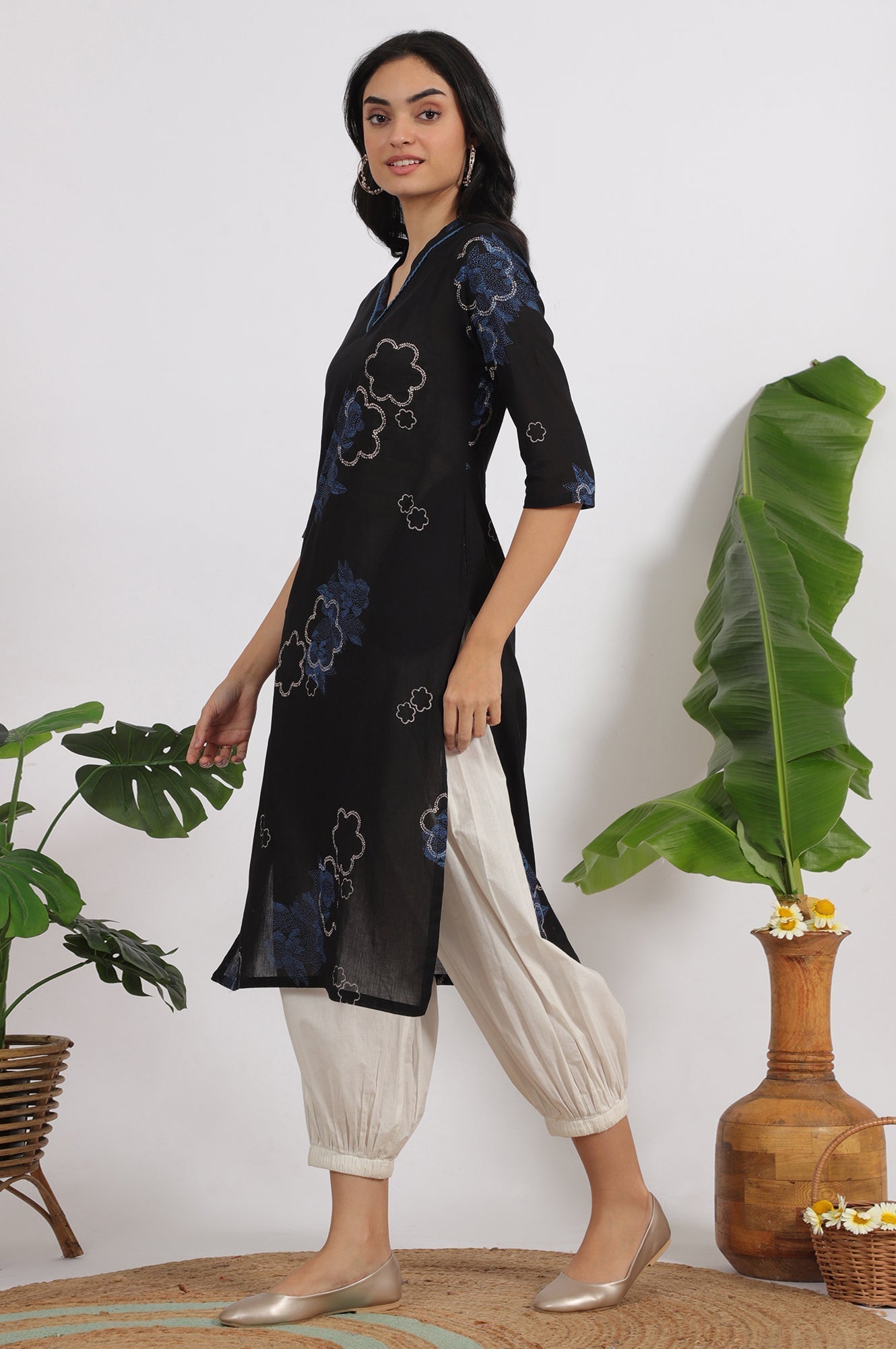 W for Woman Black Bold Floral Printed Pure Cotton Straight Kurta with Lace