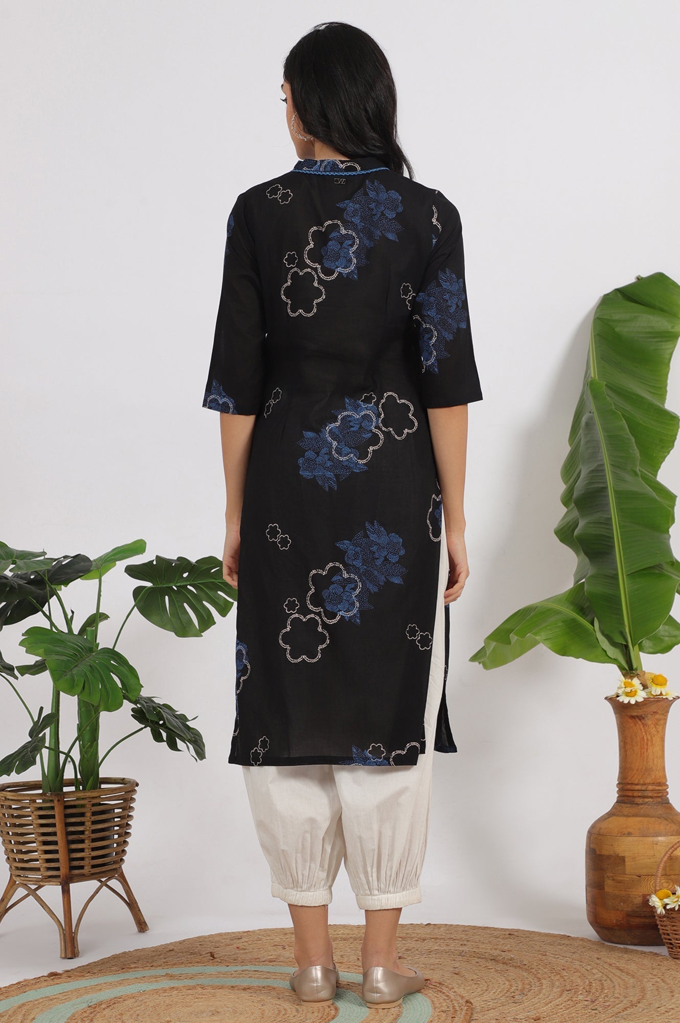 W for Woman Black Bold Floral Printed Pure Cotton Straight Kurta with Lace