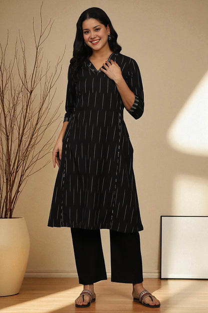 W for Woman Black Yarn Dyed Floral Embroidered Pure Cotton Straight Kurta