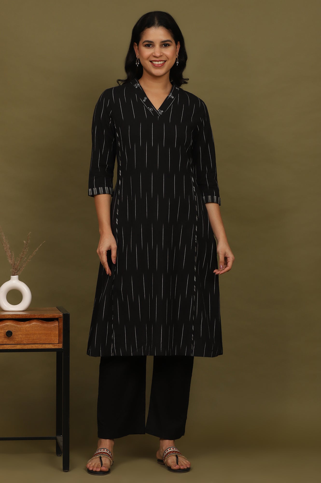 W for Woman Black Yarn Dyed Floral Embroidered Pure Cotton Straight Kurta
