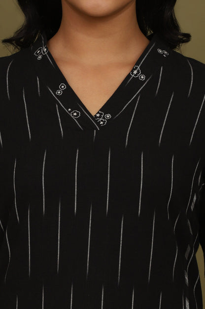 W for Woman Black Yarn Dyed Floral Embroidered Pure Cotton Straight Kurta