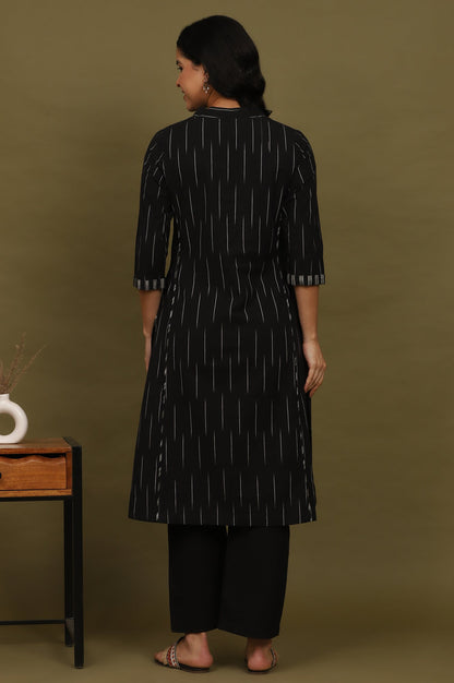 W for Woman Black Yarn Dyed Floral Embroidered Pure Cotton Straight Kurta