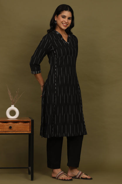 W for Woman Black Yarn Dyed Floral Embroidered Pure Cotton Straight Kurta
