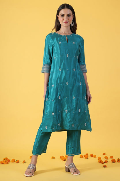 W for Woman Green Embroidered Festive Rayon Straight Kurta with Keyhole Neck and Sequin Embellishments