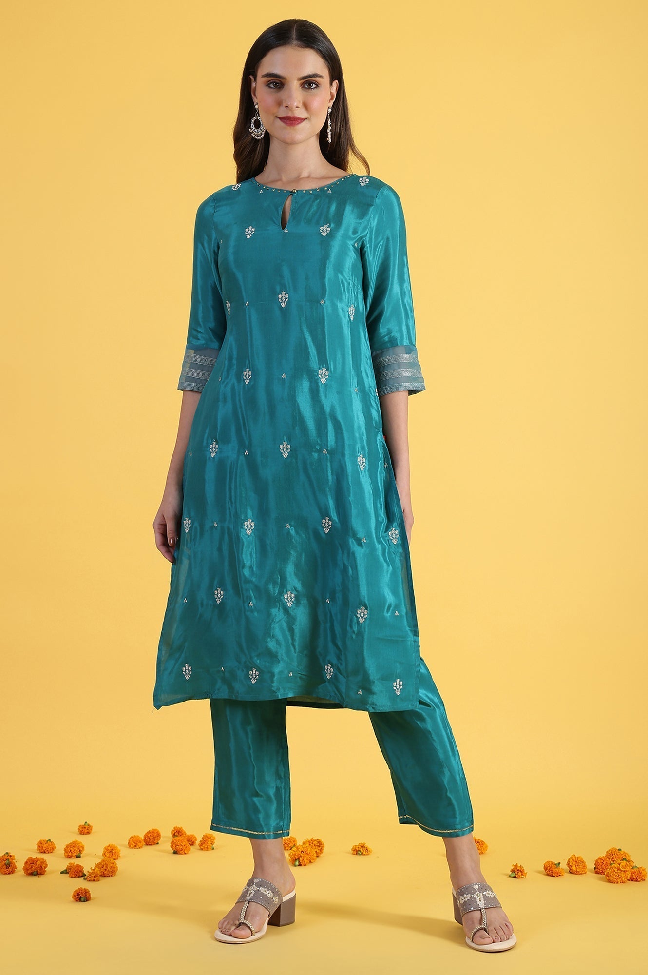 W for Woman Green Embroidered Festive Rayon Straight Kurta with Keyhole Neck and Sequin Embellishments
