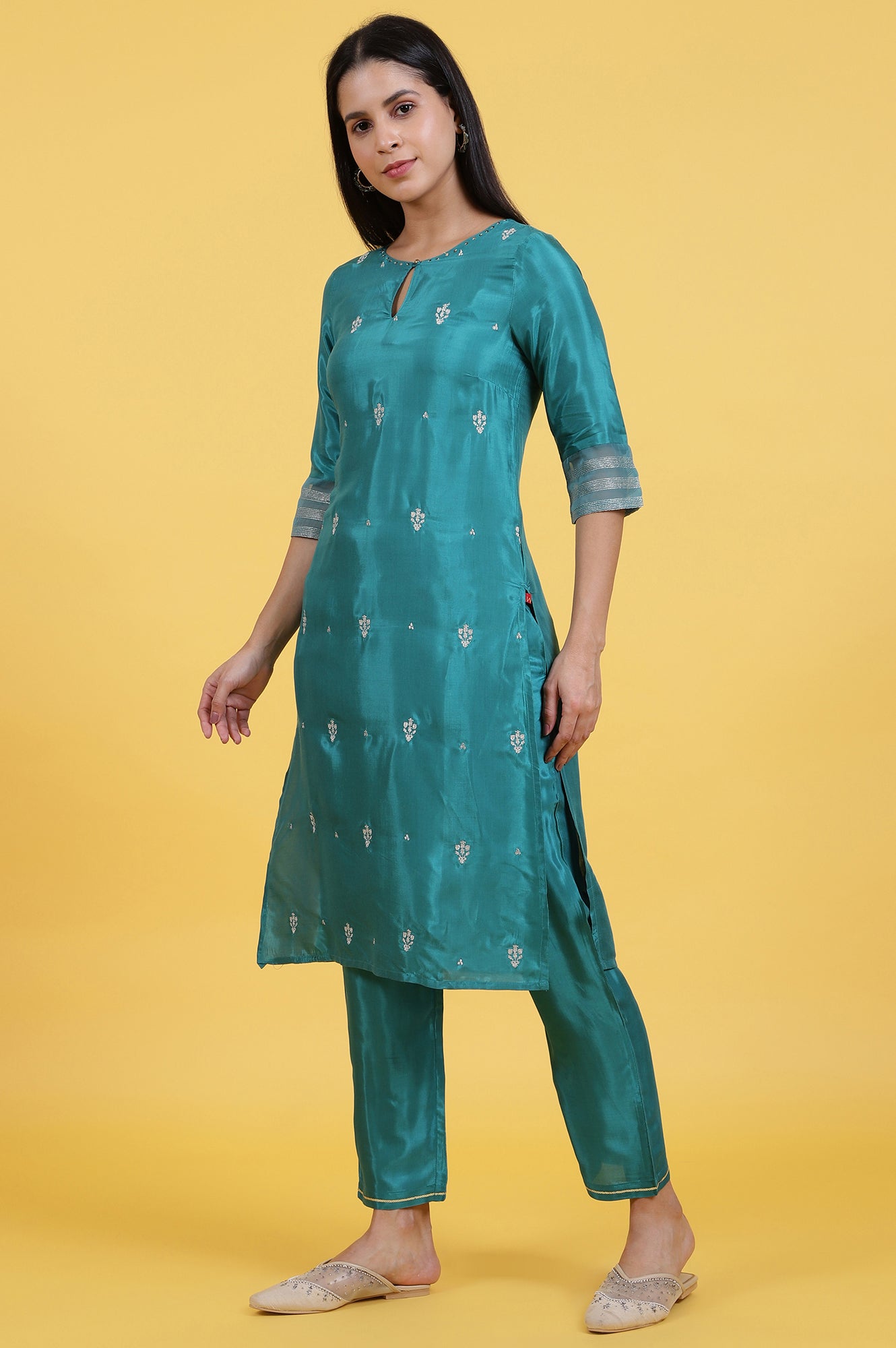 W for Woman Green Embroidered Festive Rayon Straight Kurta with Keyhole Neck and Sequin Embellishments