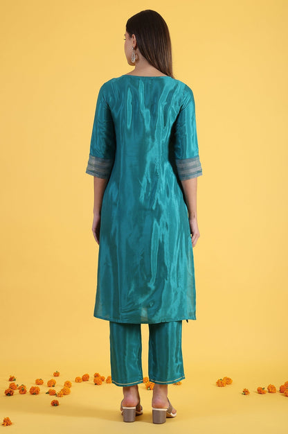 W for Woman Green Embroidered Festive Rayon Straight Kurta with Keyhole Neck and Sequin Embellishments