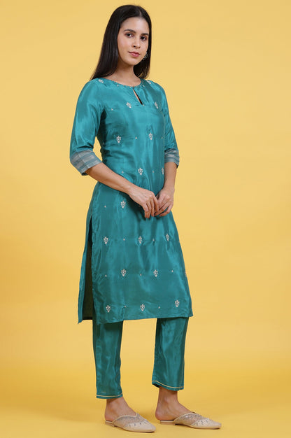 W for Woman Green Embroidered Festive Rayon Straight Kurta with Keyhole Neck and Sequin Embellishments