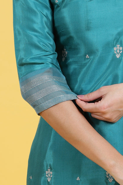 W for Woman Green Embroidered Festive Rayon Straight Kurta with Keyhole Neck and Sequin Embellishments
