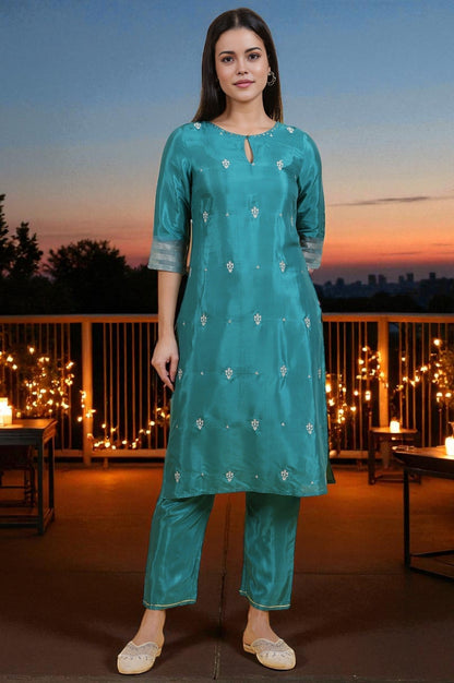 W for Woman Green Embroidered Festive Rayon Straight Kurta with Keyhole Neck and Sequin Embellishments