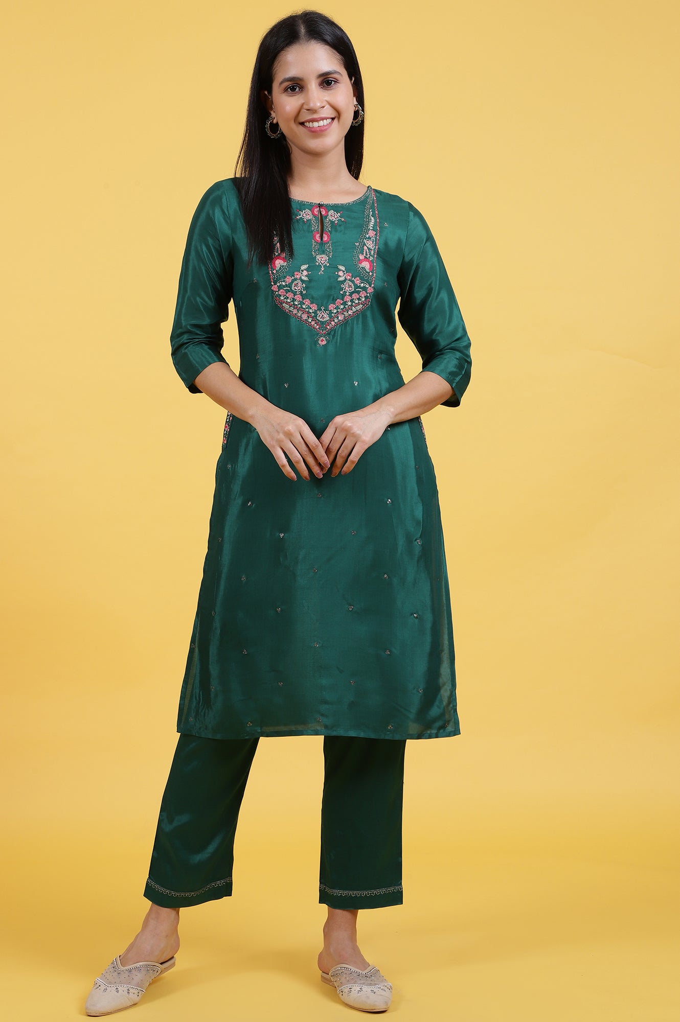 W for Woman Green Thread Embroidered Straight Festive Kurta