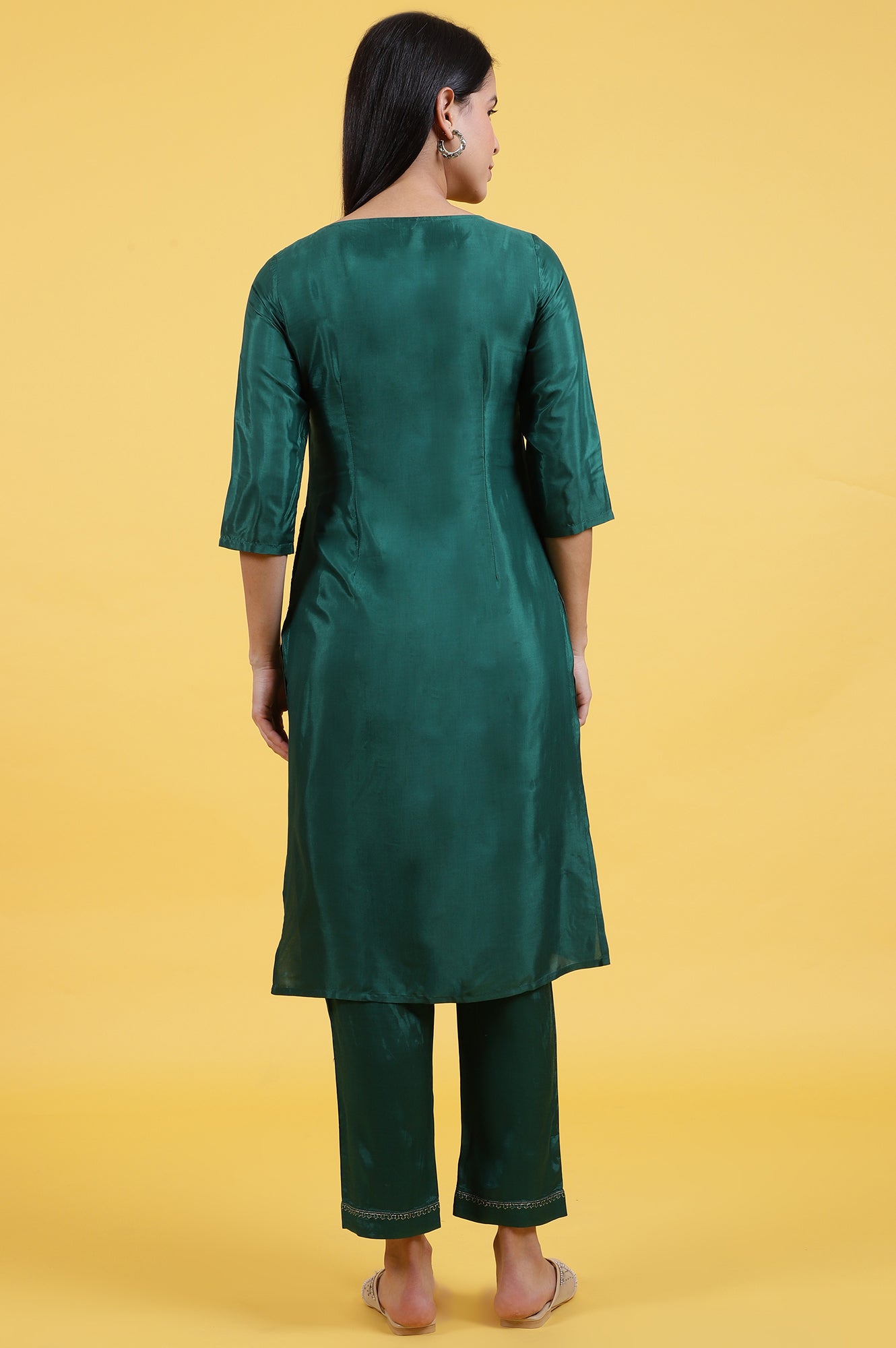 W for Woman Green Thread Embroidered Straight Festive Kurta