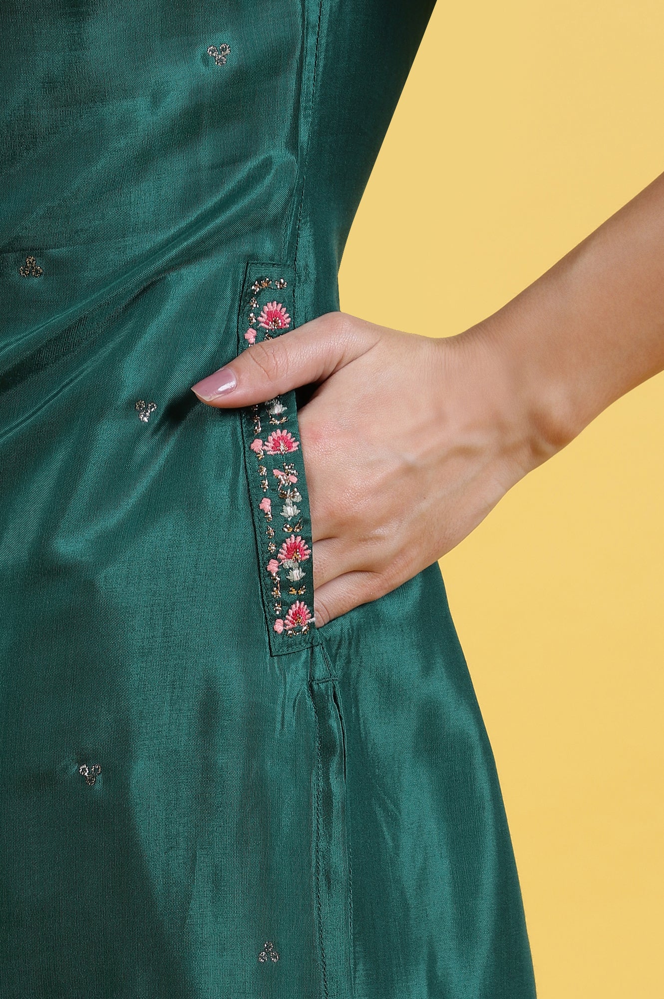 W for Woman Green Thread Embroidered Straight Festive Kurta