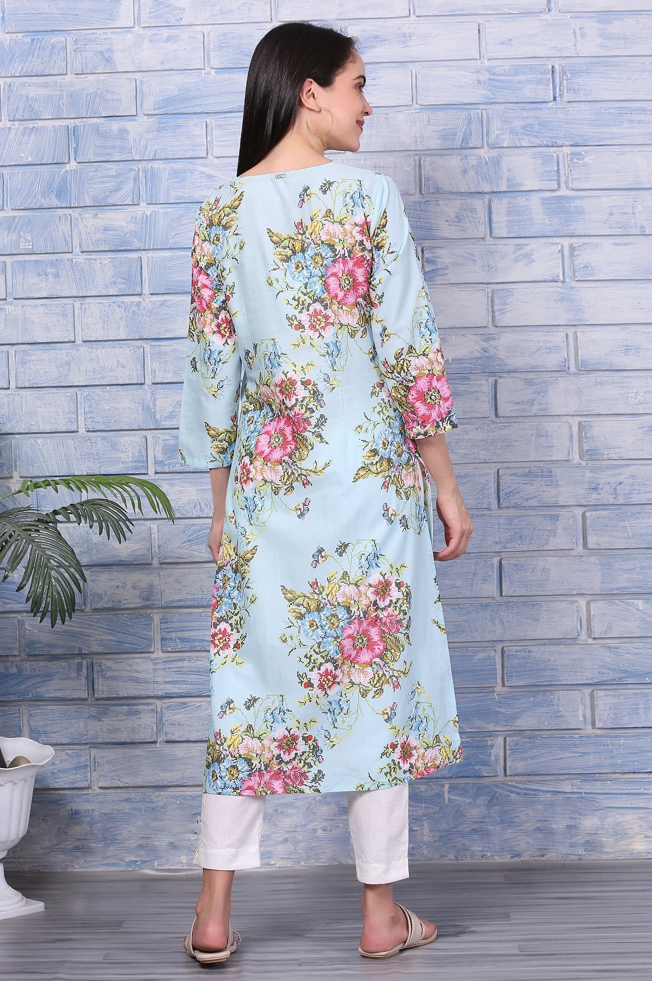 W for Woman Blue Floral Printed Pure Cotton Straight Kurta