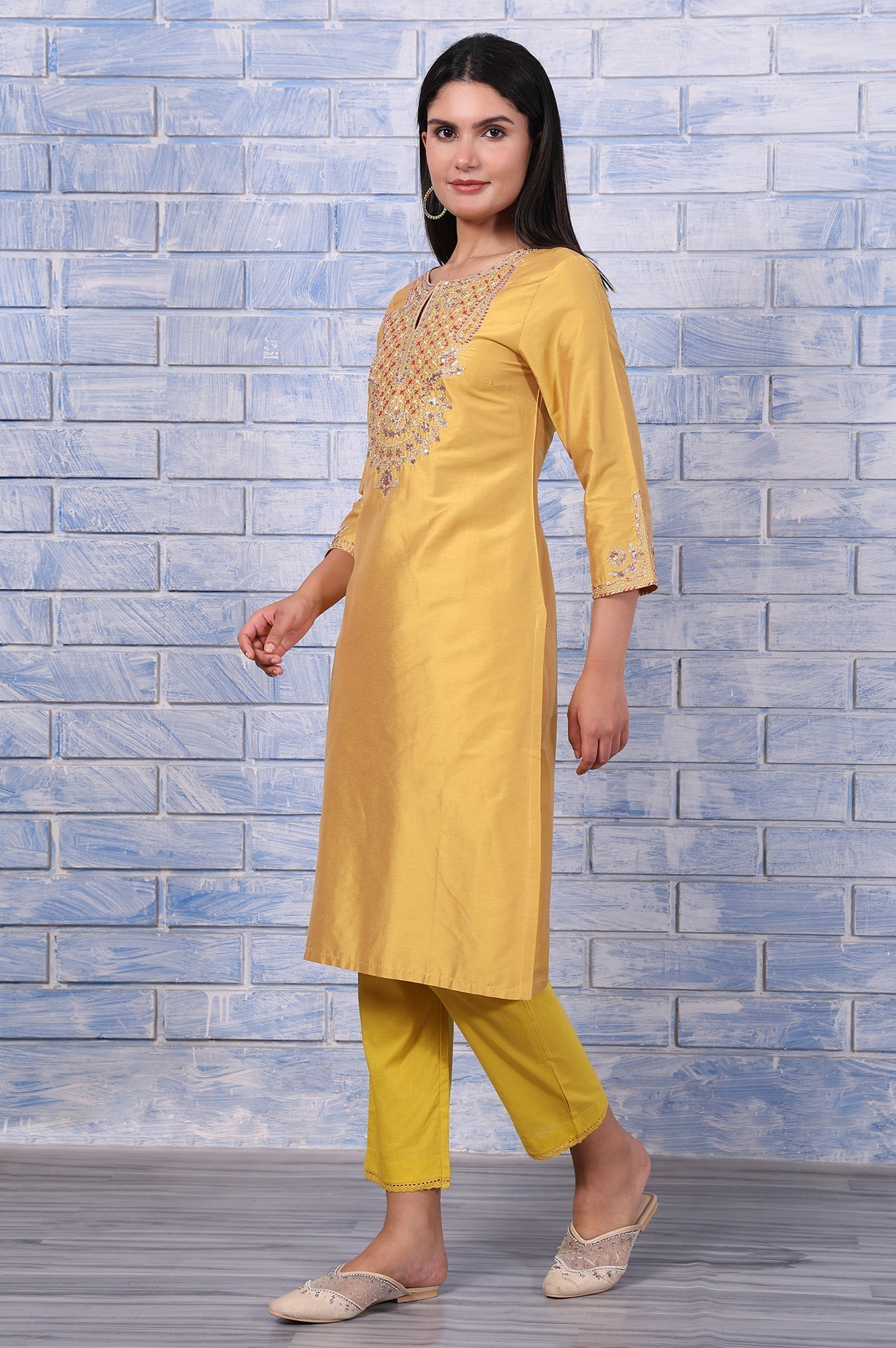 W for Woman Yellow Metallic Embroidered Straight Kurta
