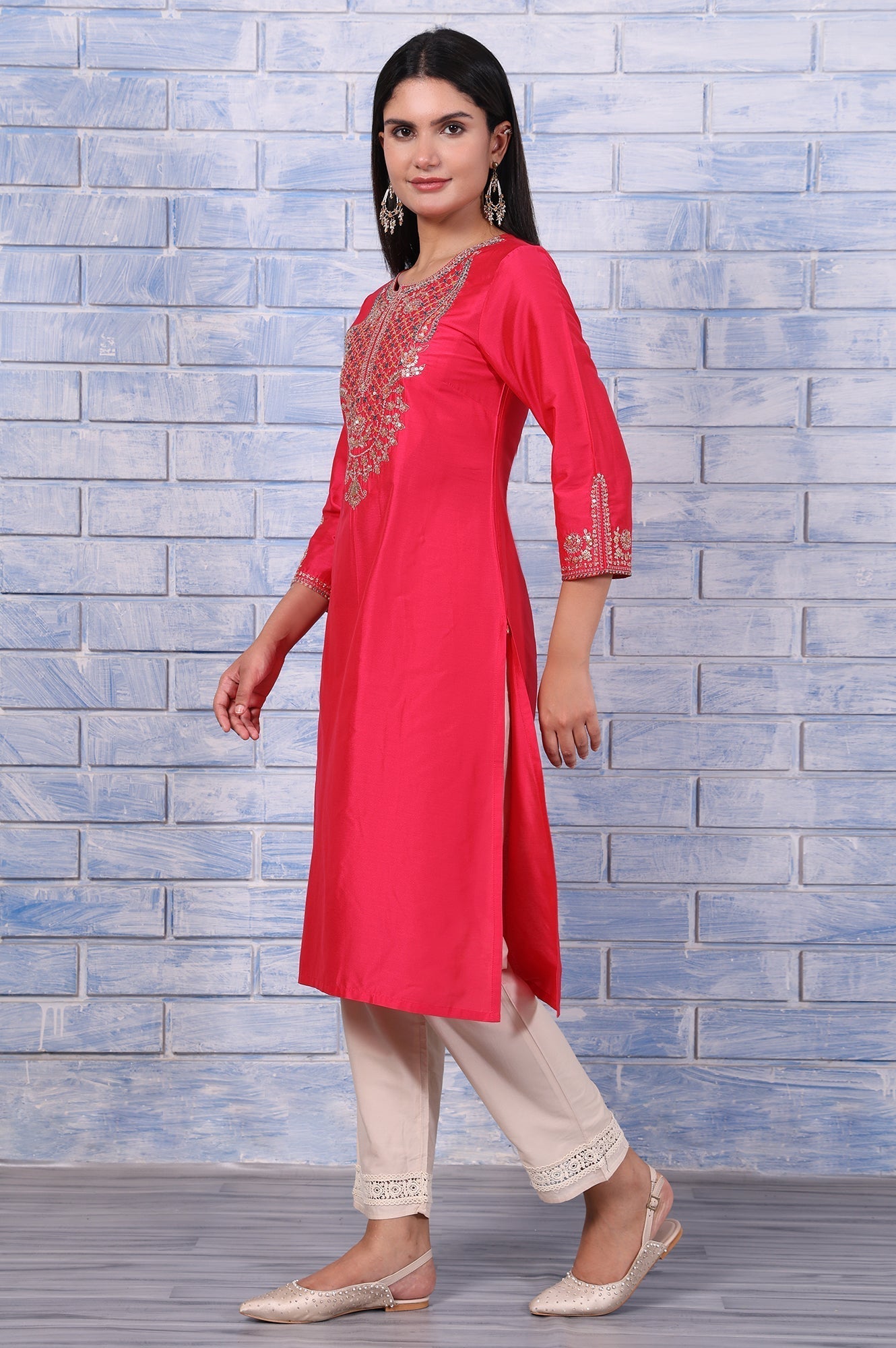 W for Woman Pink Metallic Embroidered Straight Kurta