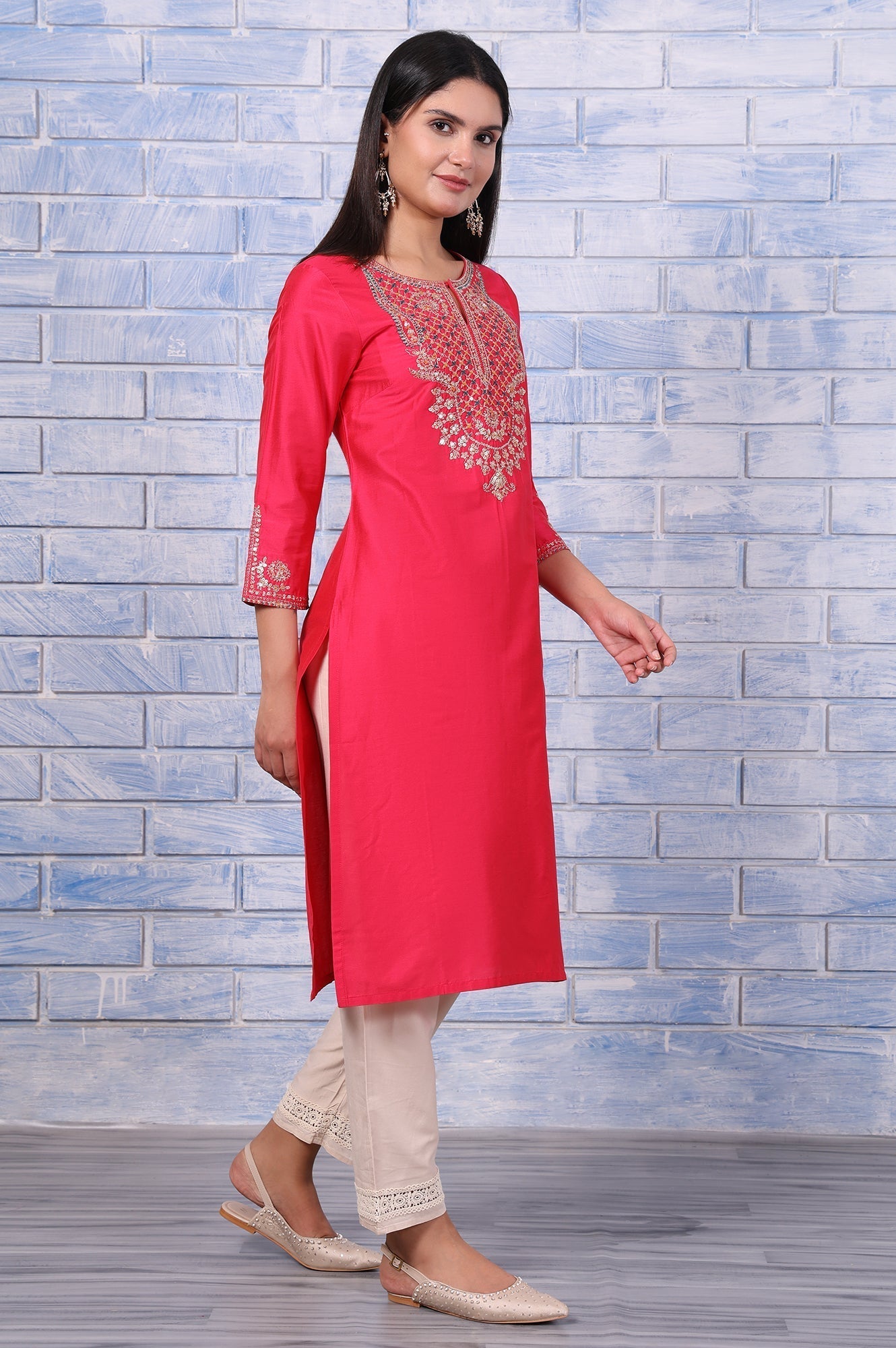 W for Woman Pink Metallic Embroidered Straight Kurta