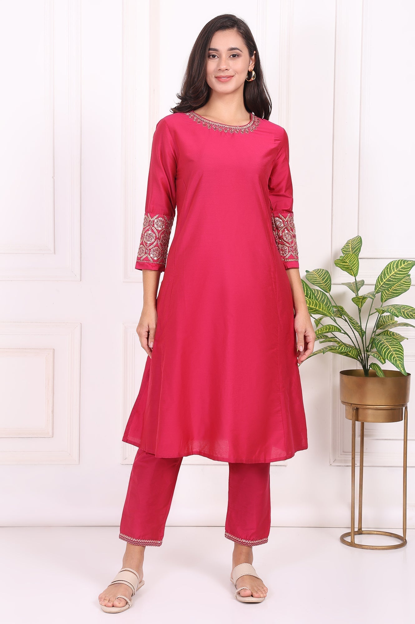 W for Woman Pink Solid Metallic Embroidered Straight Kurta