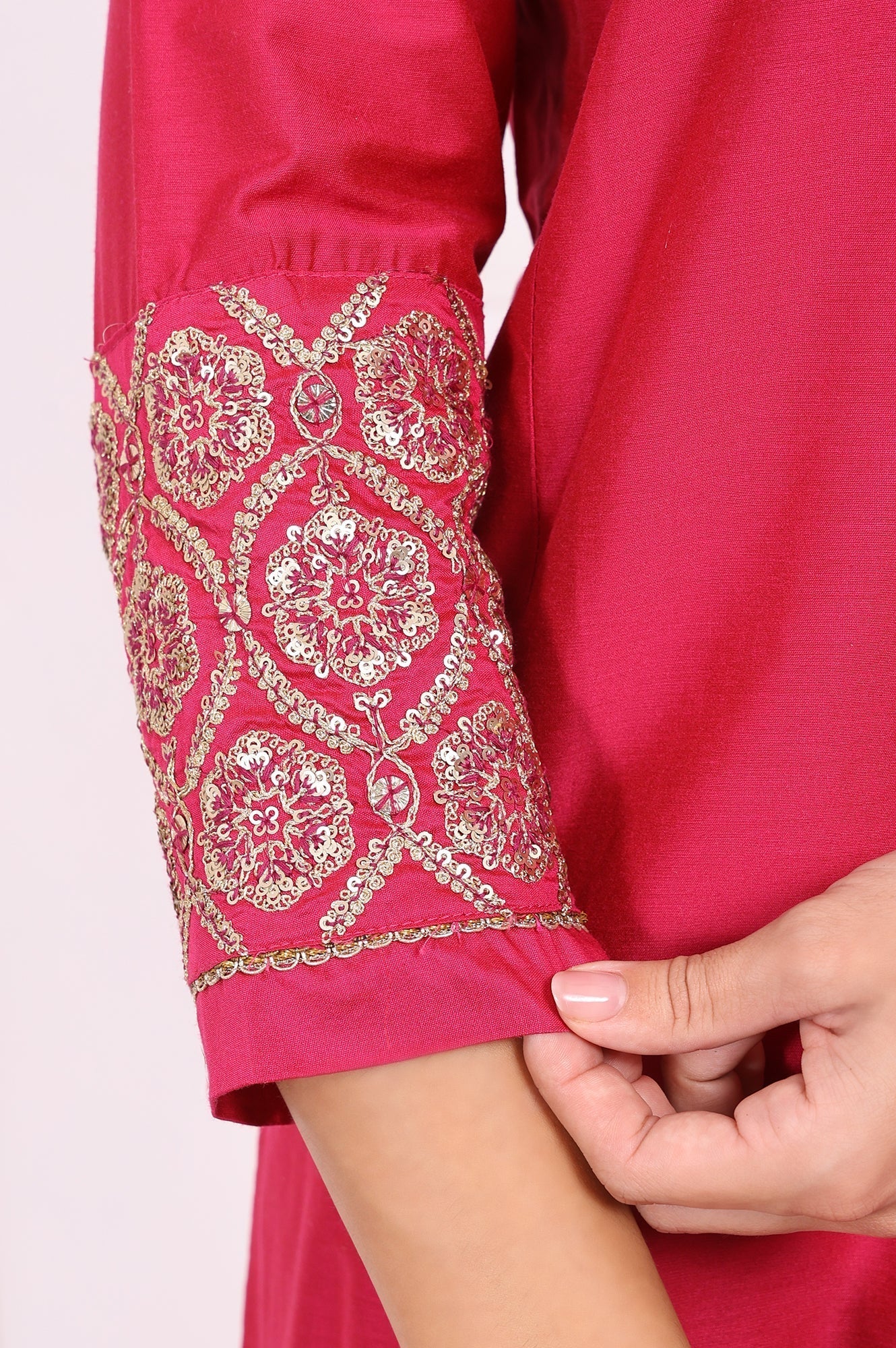 W for Woman Pink Solid Metallic Embroidered Straight Kurta