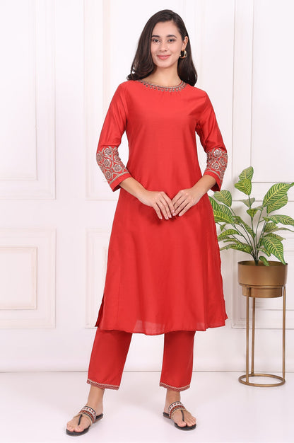 W for Woman Red Solid Metallic Embroidered Straight Kurta