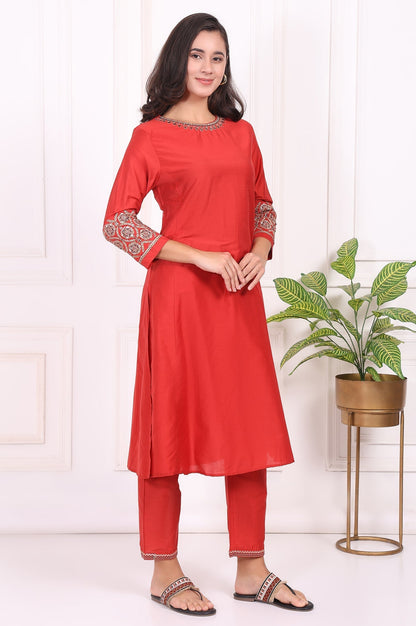 W for Woman Red Solid Metallic Embroidered Straight Kurta