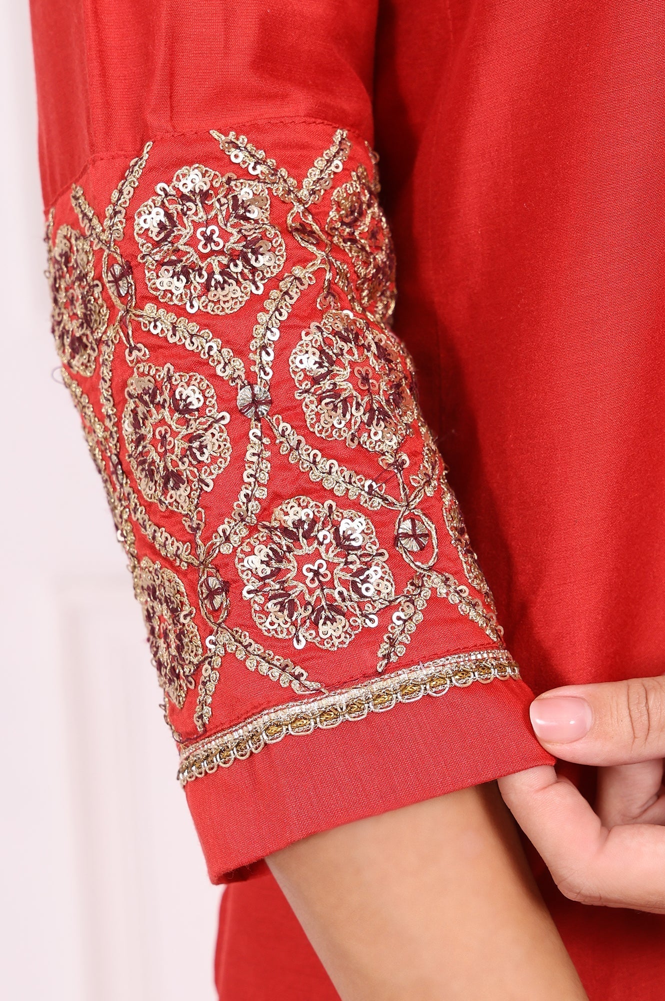 W for Woman Red Solid Metallic Embroidered Straight Kurta