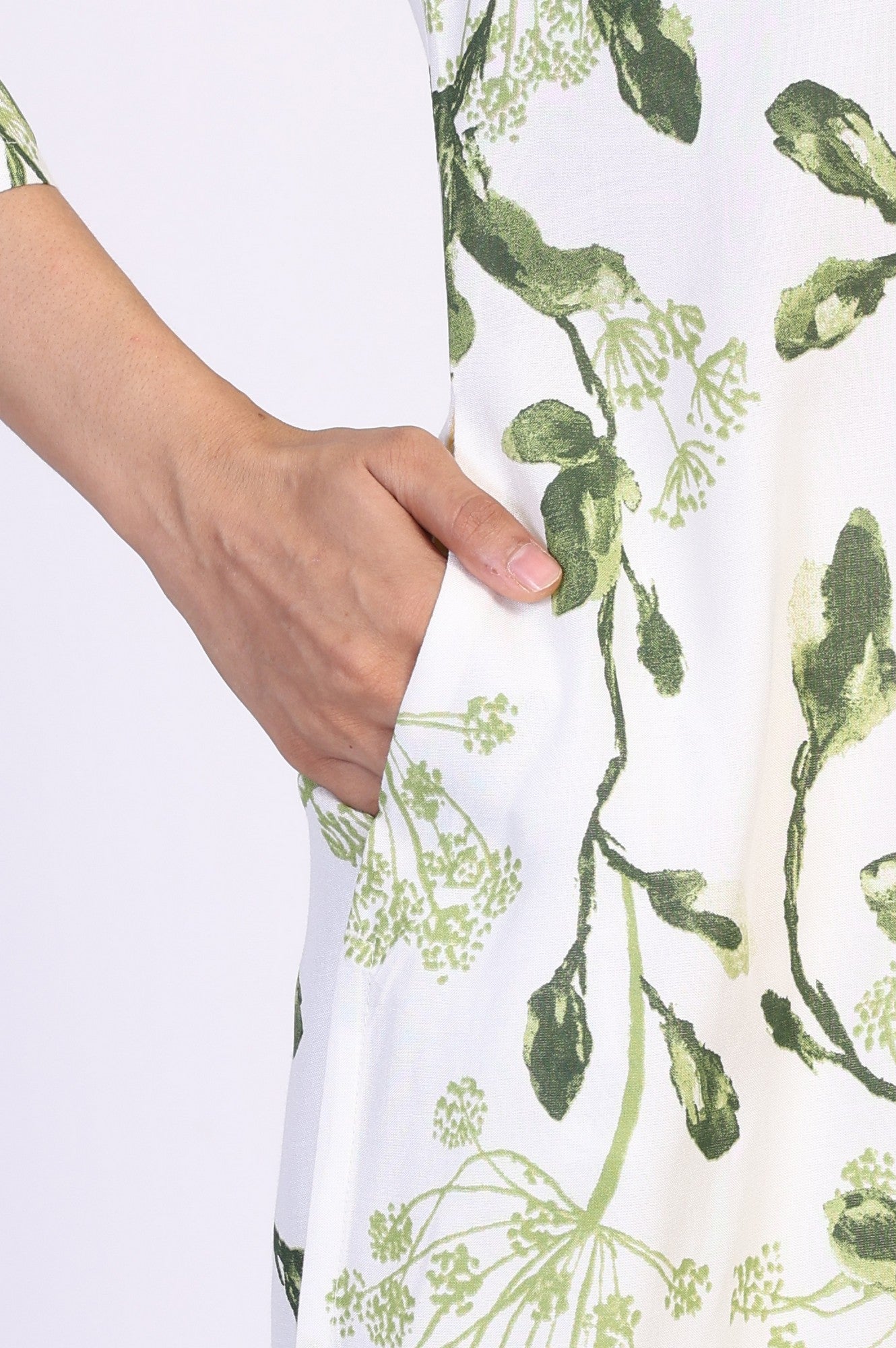 W for Woman White Floral Printed Thread Work Straight Rayon Kurta