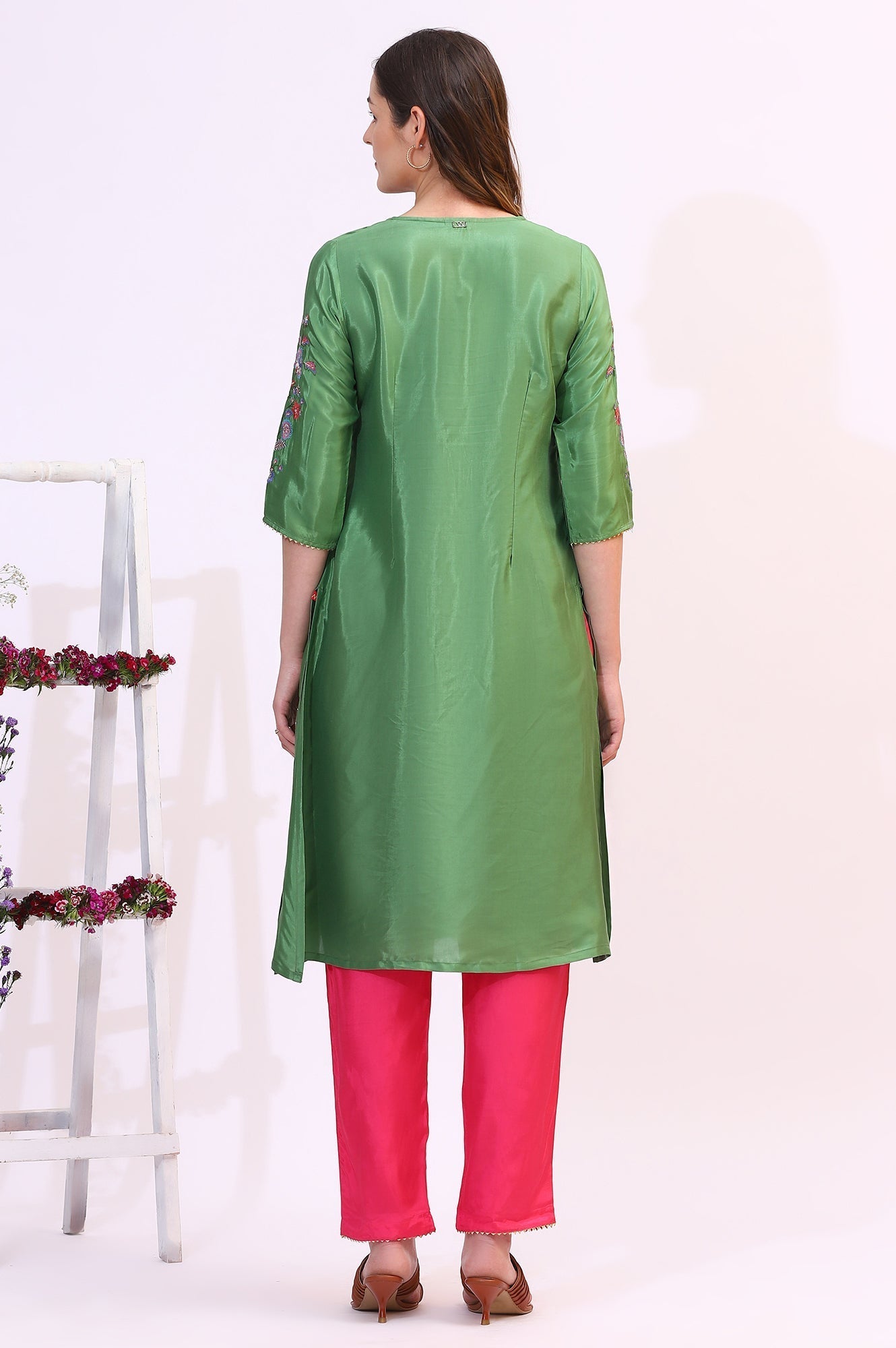 W for Woman Green Embroidered Shantung Straight Kurta