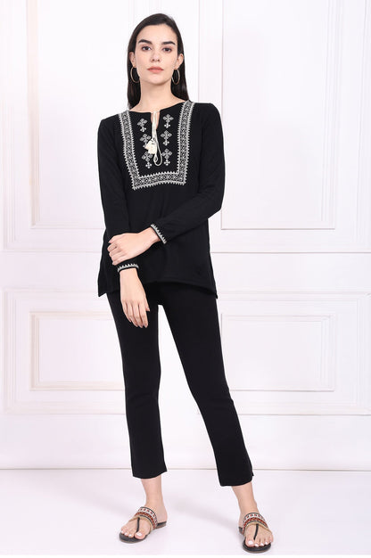 W for Woman Black Solid Straight Pant