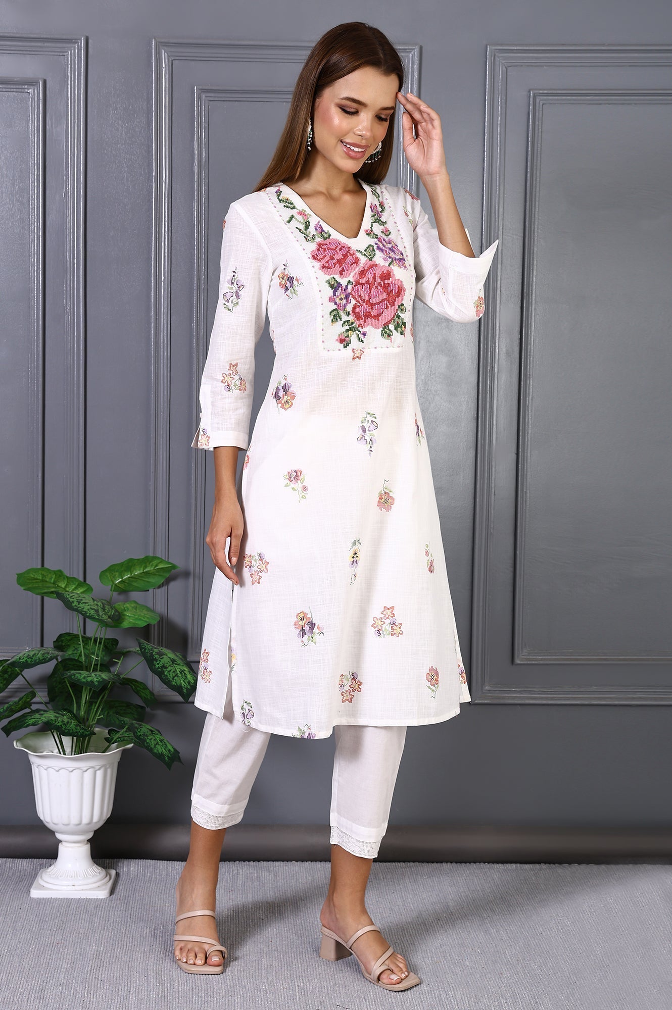 W for Woman White Solid Pure Cotton Slim Pants with Lace