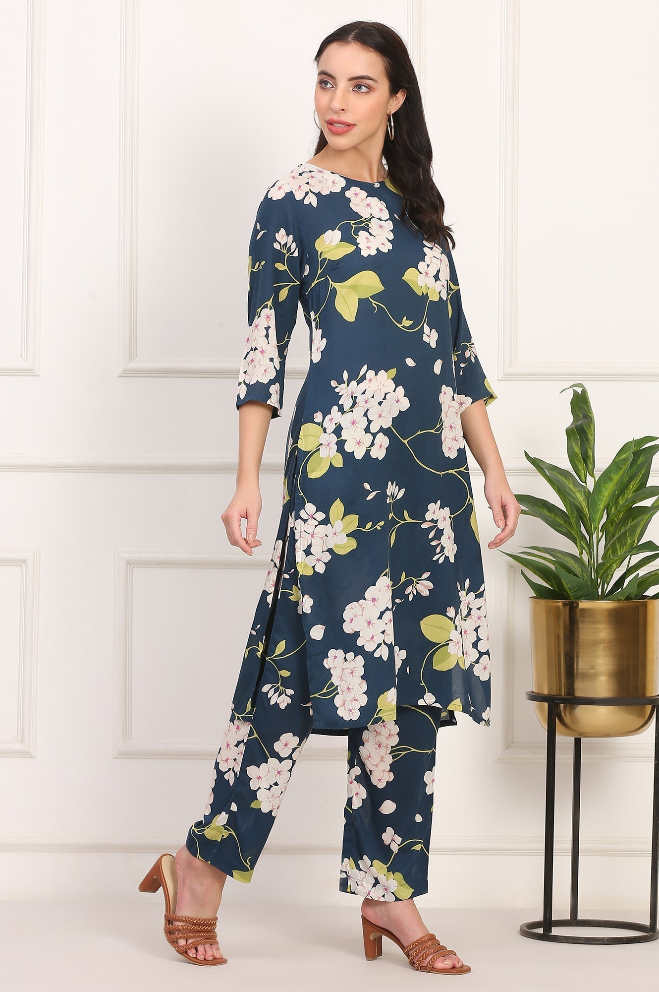 W for Woman Navy Blue Floral Printed Straight Pure Cotton Kurta and Straight Pants Co-ord Set