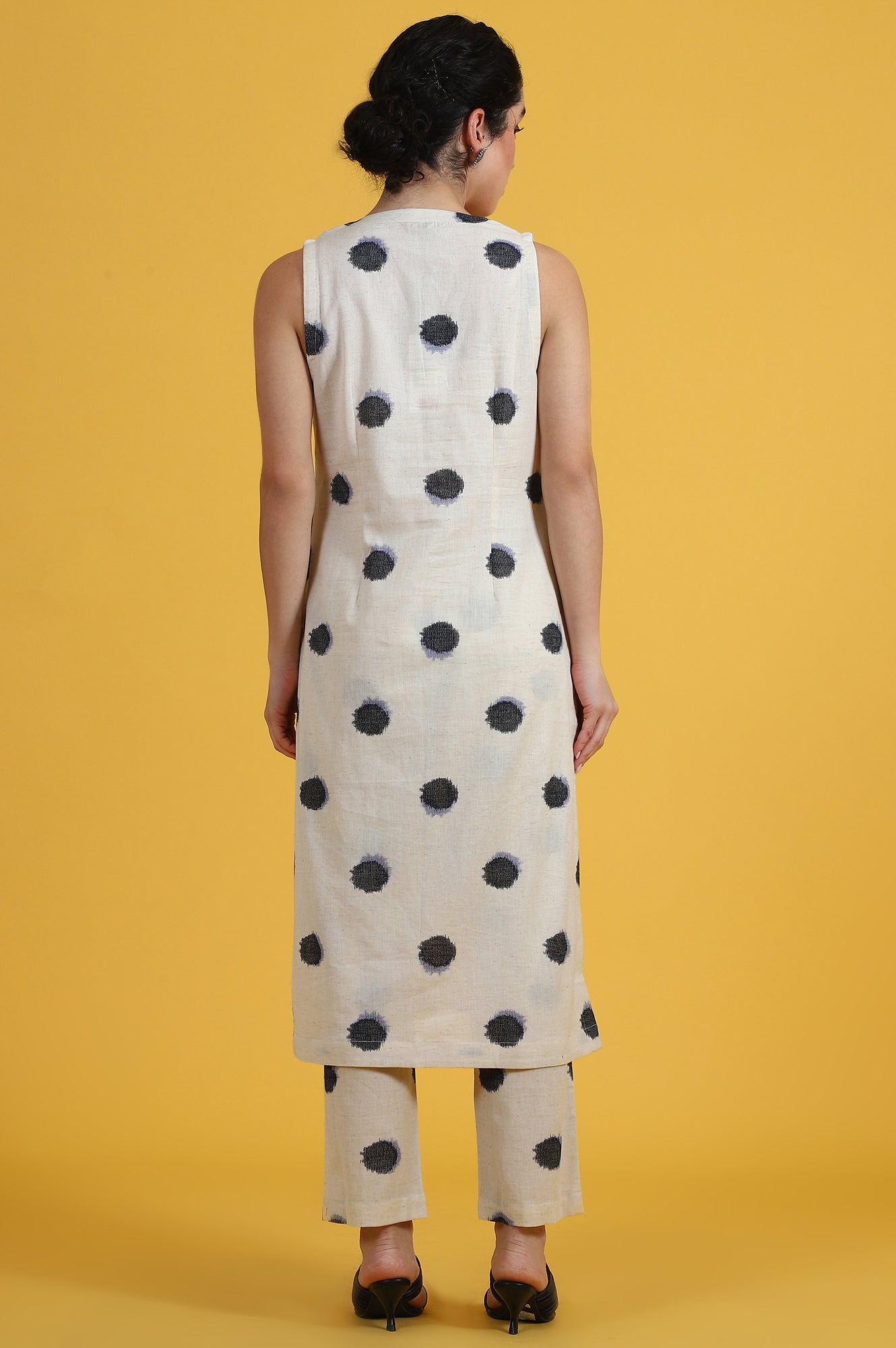 W for Woman White Polka Dots Cotton Flax A-line Kurta and Pants Co-ord Set