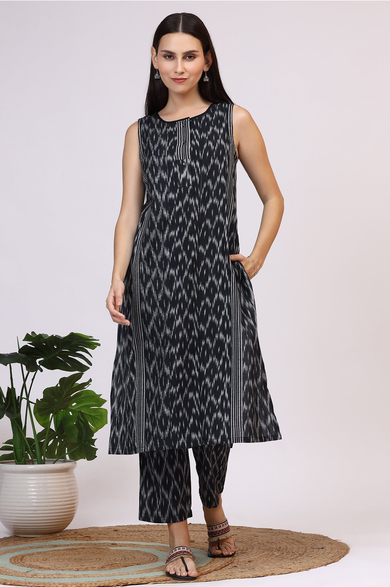 W for Woman Black Ikkat Pure Cotton Straight Kurta and Pants Co-ord Set