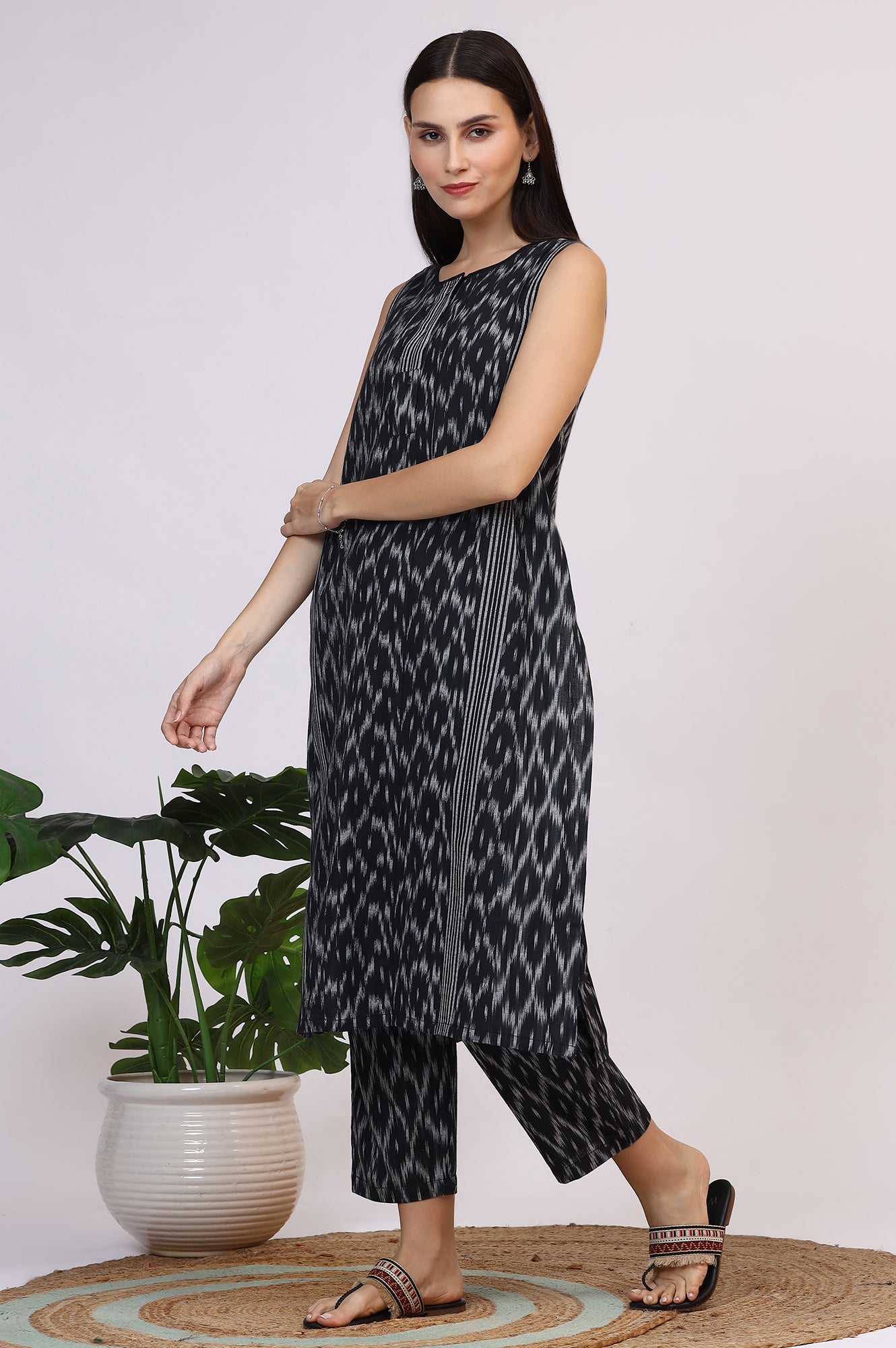 W for Woman Black Ikkat Pure Cotton Straight Kurta and Pants Co-ord Set