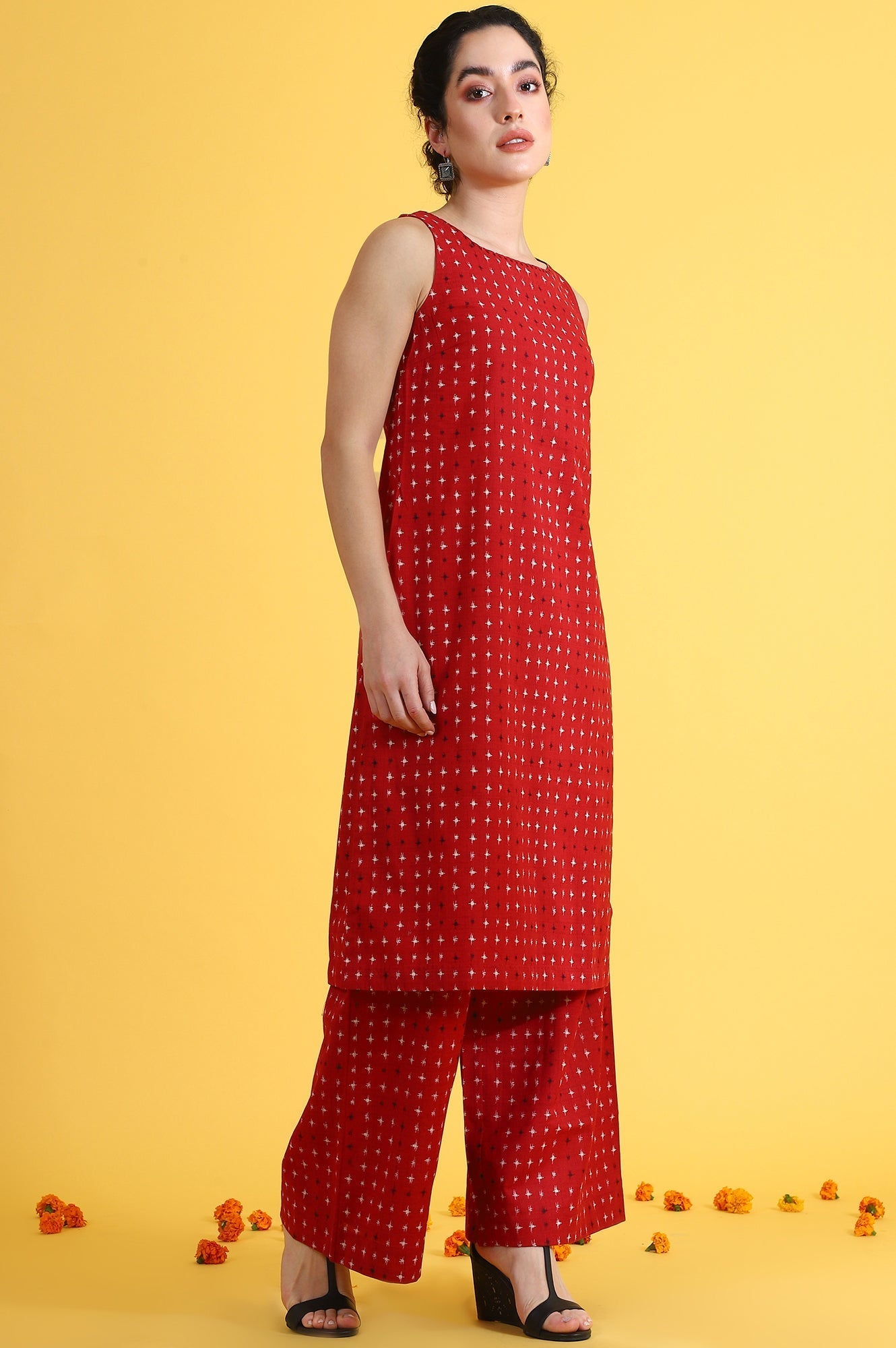 W for Woman Red Abstract Printed Cotton Flax Sleeveless Straight Kurta and Pants Co-ord Set