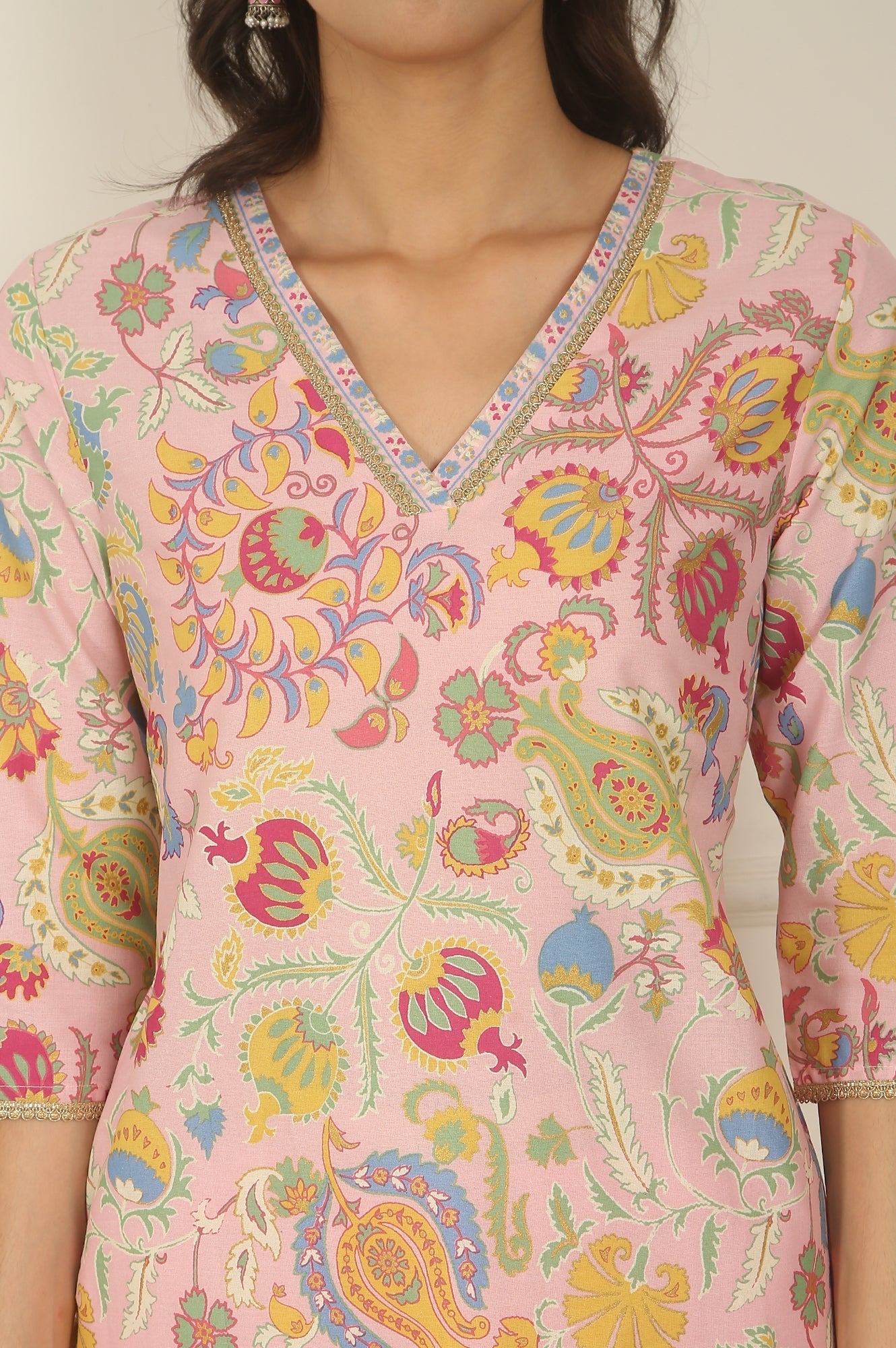 W for Woman Pink Floral Printed Rayon Straight Kurta and Pants Set