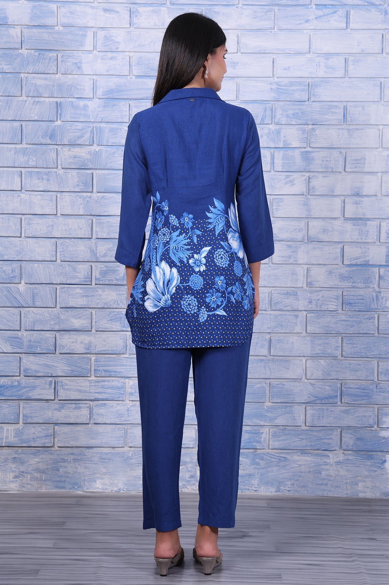 W for Woman Blue Floral Printed Beads Rayon Flax Straight Kurta And Straight Pant Set