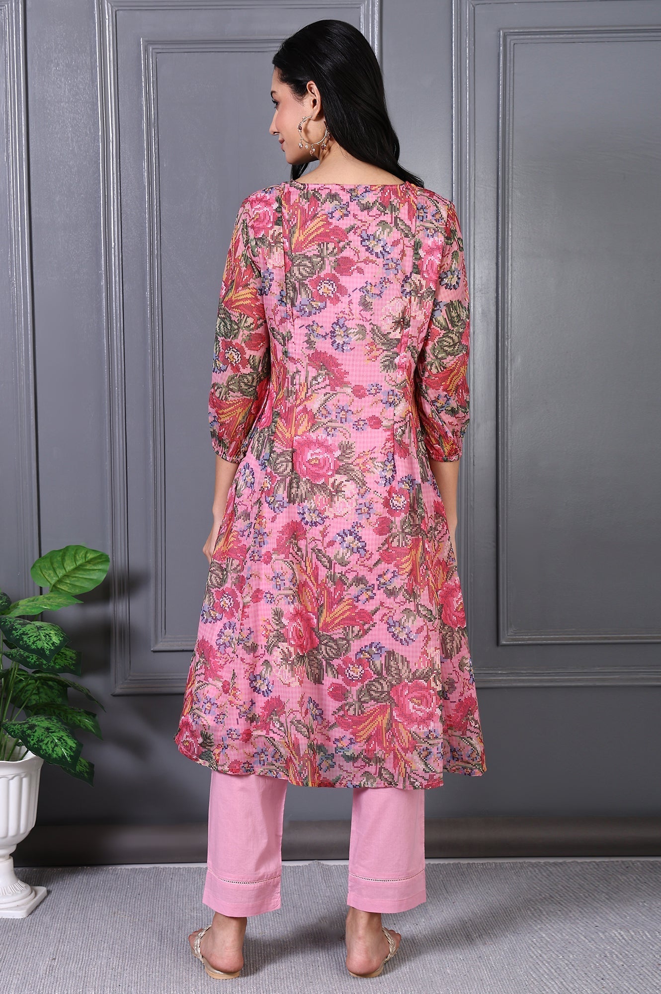 W for Woman Pink Floral Printed Pintuck Yoke Chiffon Straight Kurta and Pants Co-ord Set