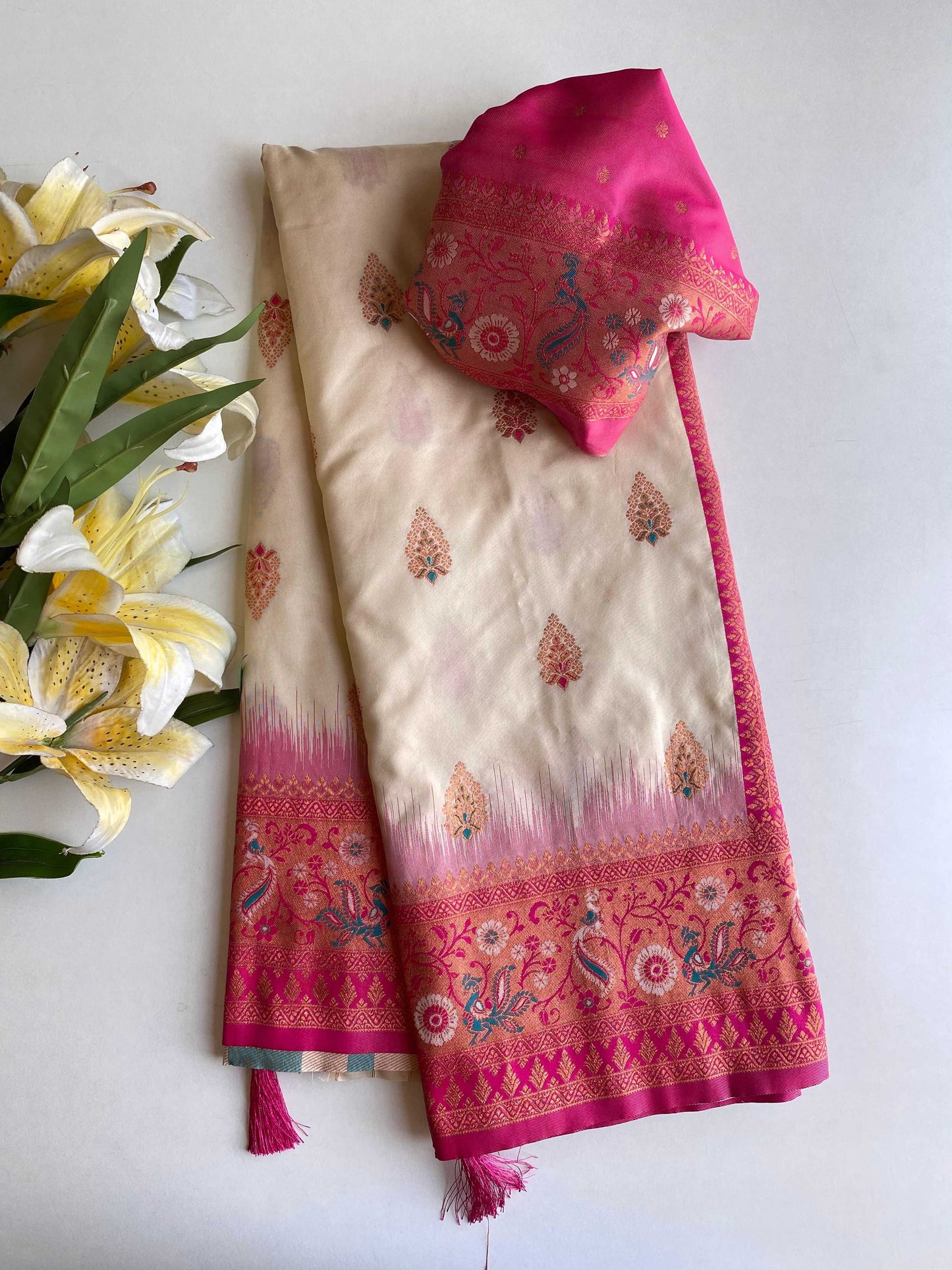 Mameraa Sarees Soft Silk Blend Blend Saree With Zari Weaving Meenakari Design-White